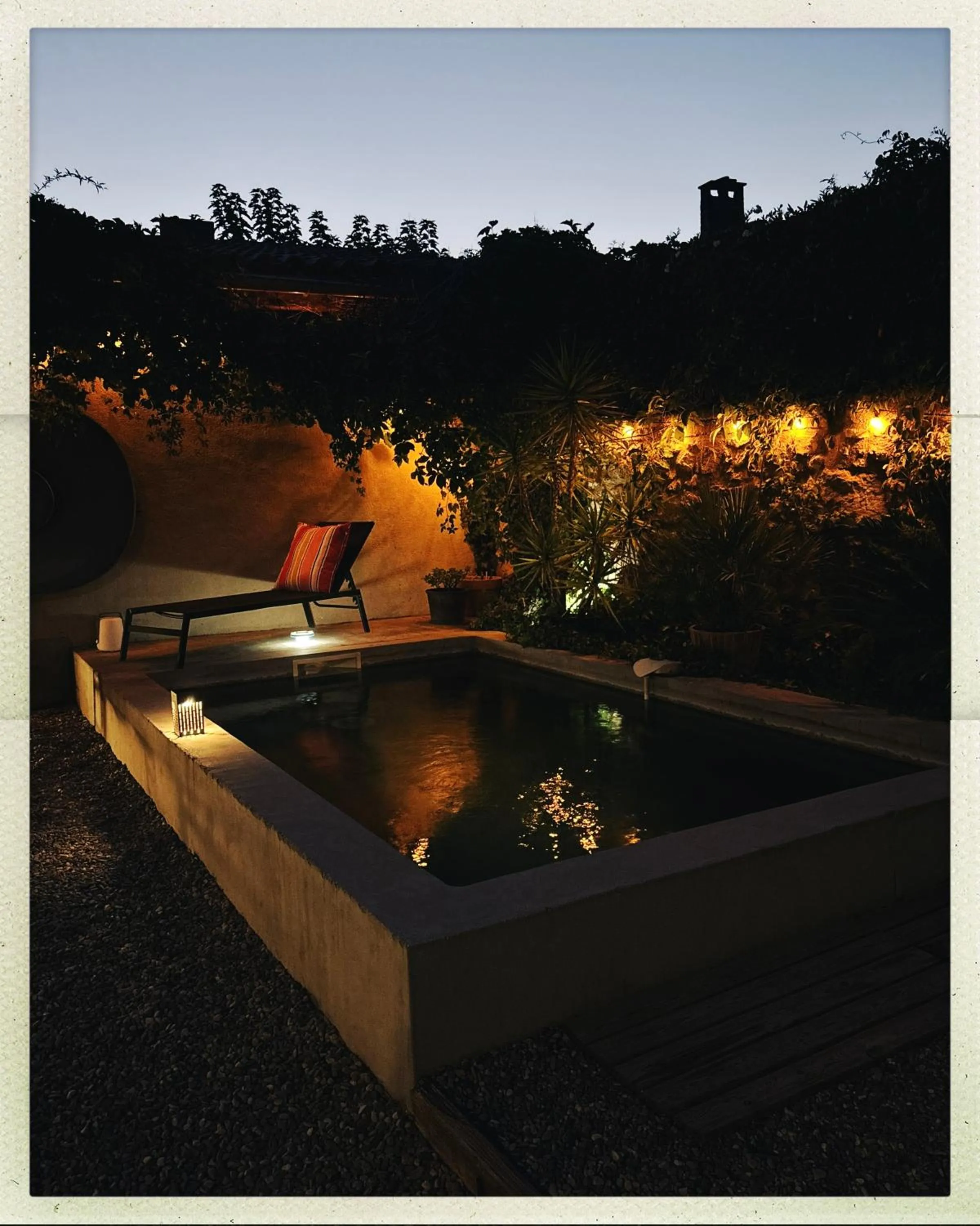 Swimming pool in Merci Papa Merci Maman