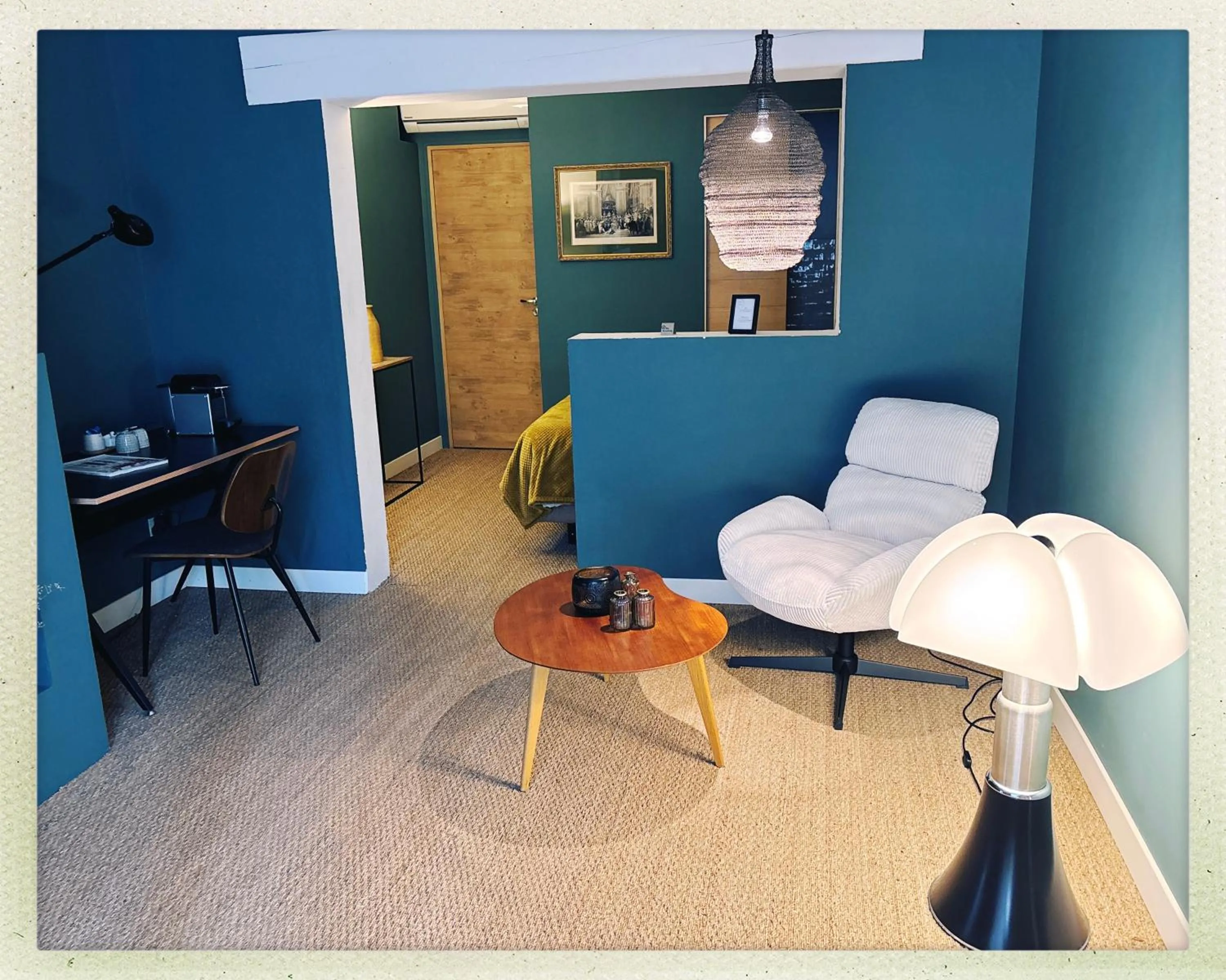 Seating area in Merci Papa Merci Maman