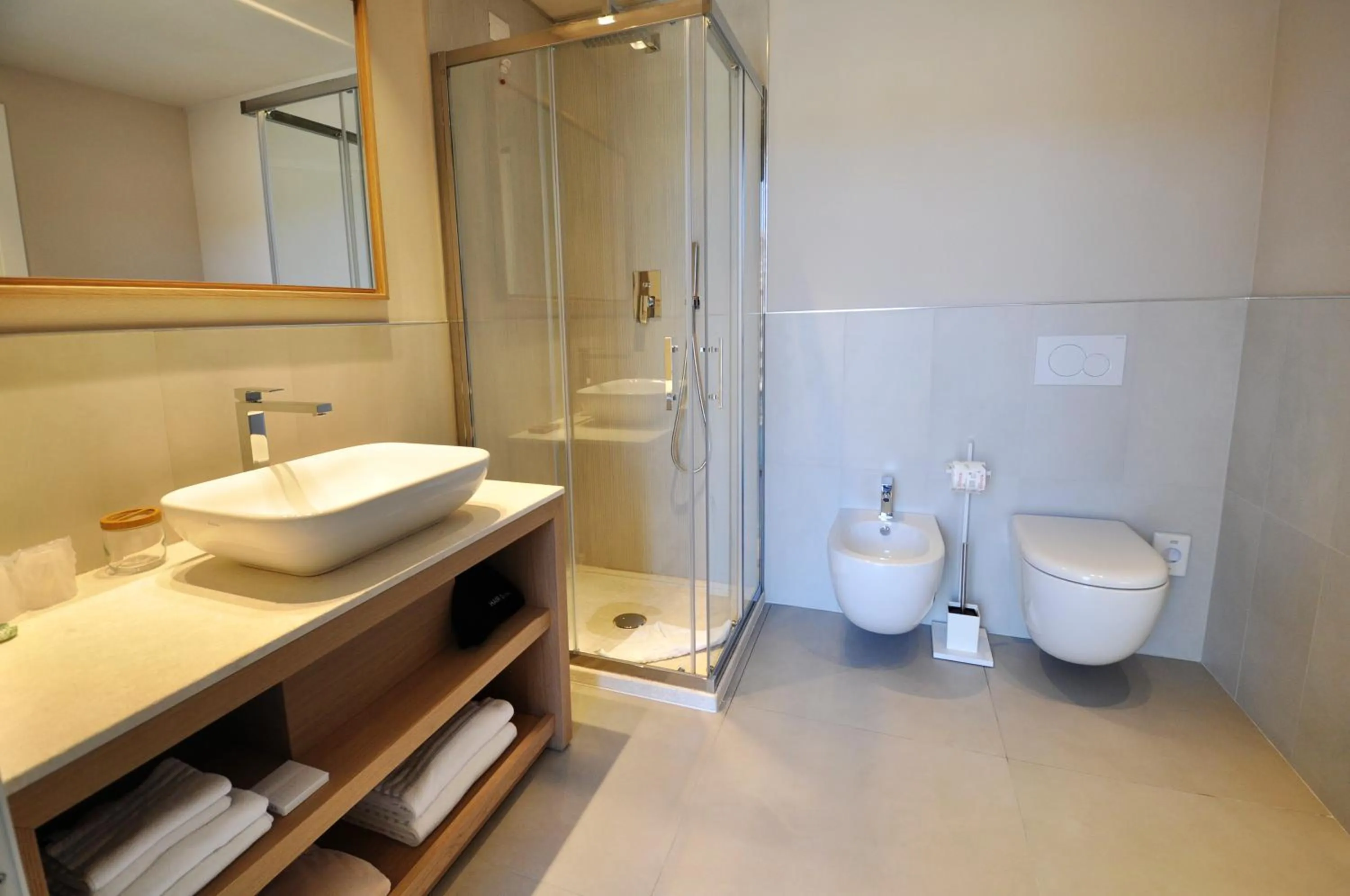 Shower in Domu Simius Life Style Hotel