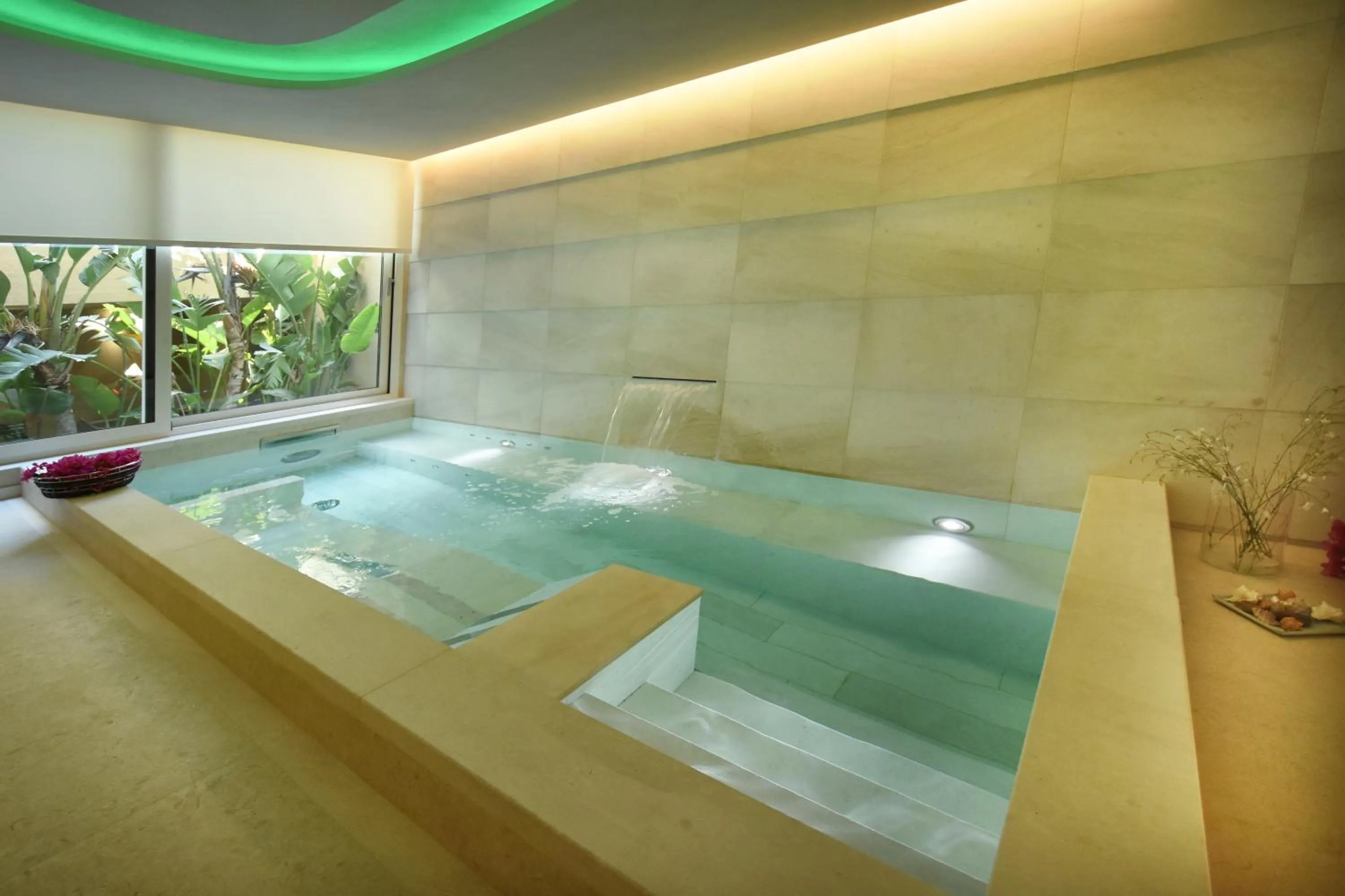 Hot Tub in Domu Simius Life Style Hotel