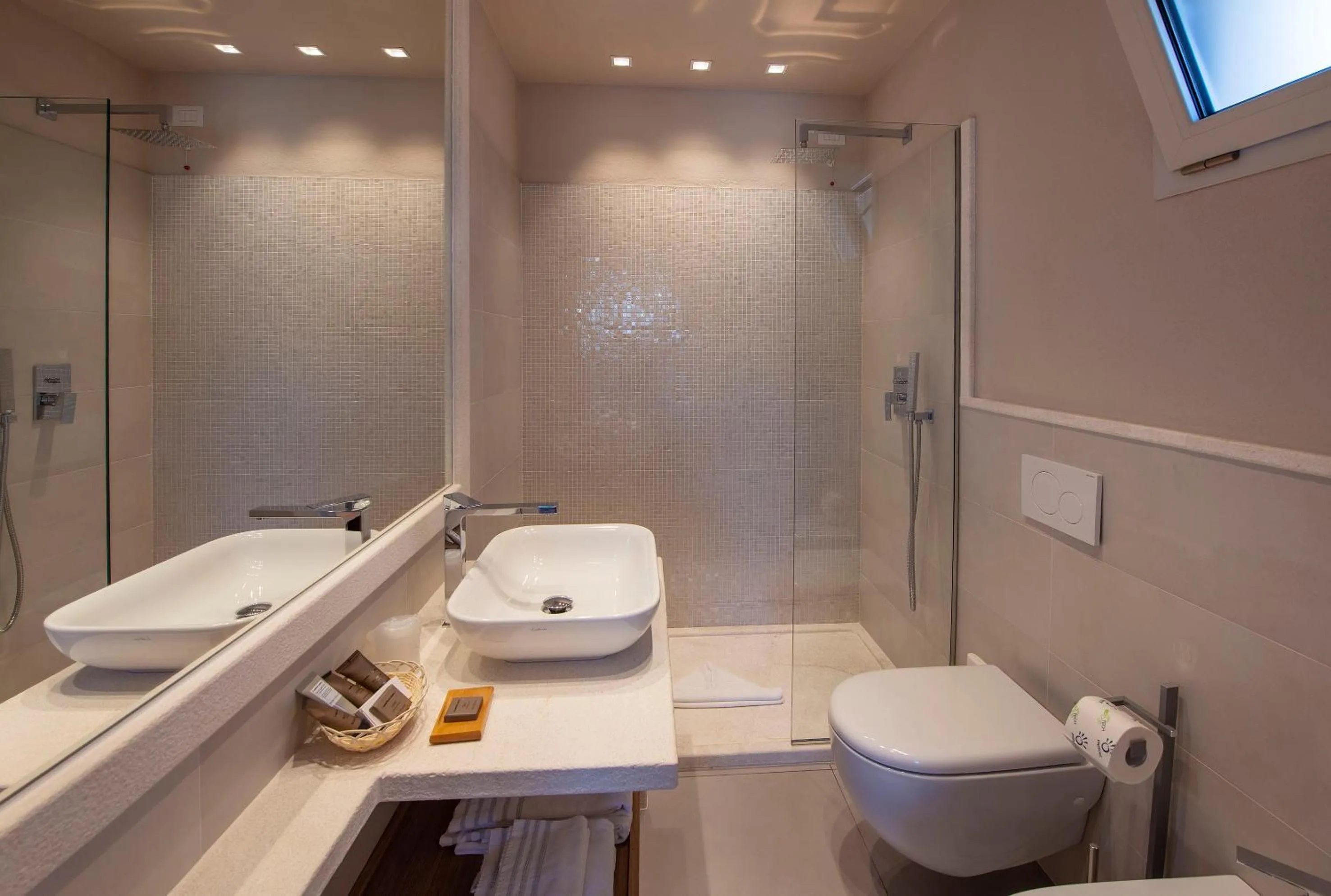 Shower in Domu Simius Life Style Hotel