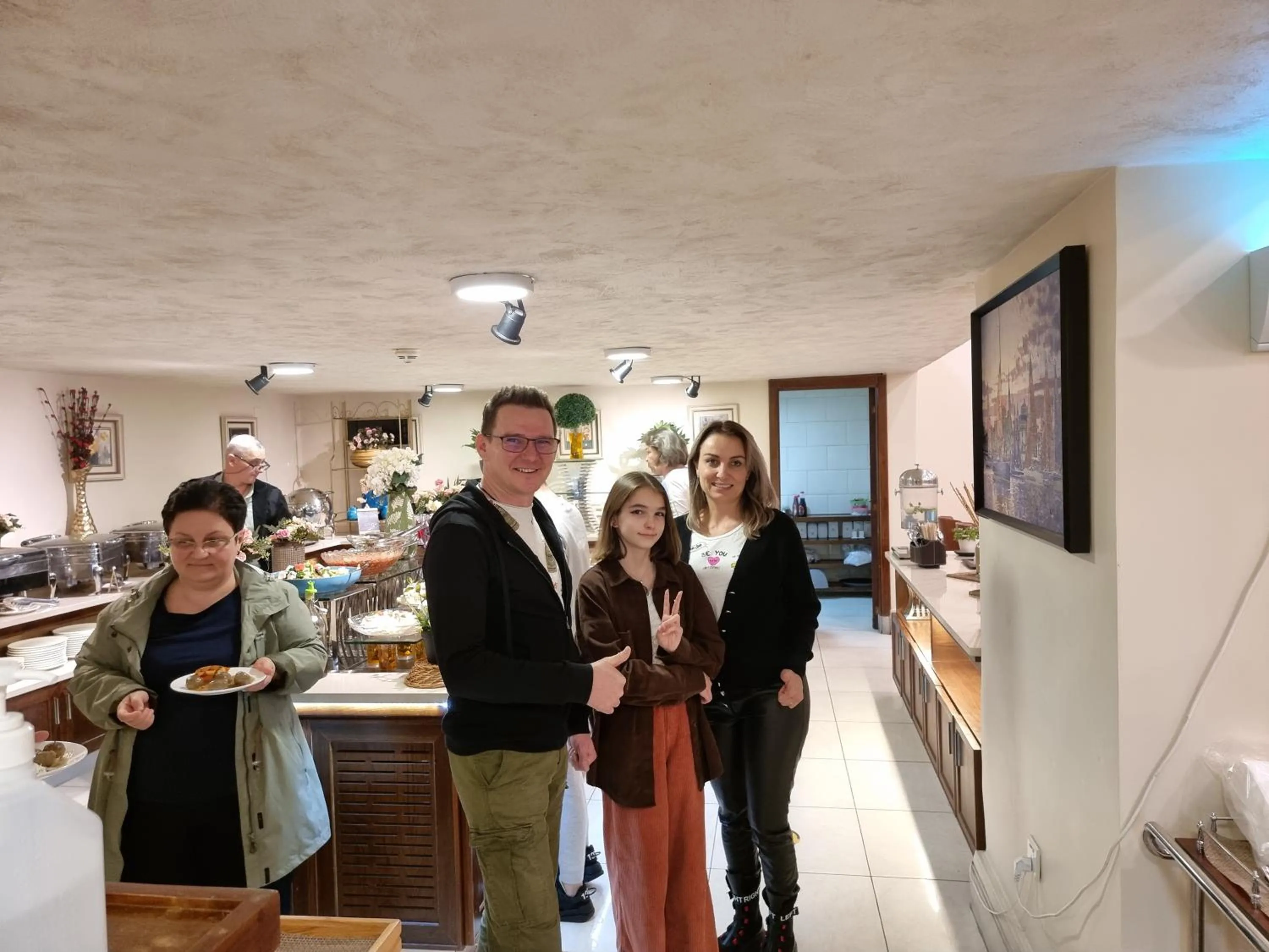 Restaurant/places to eat in City Tower Hotel