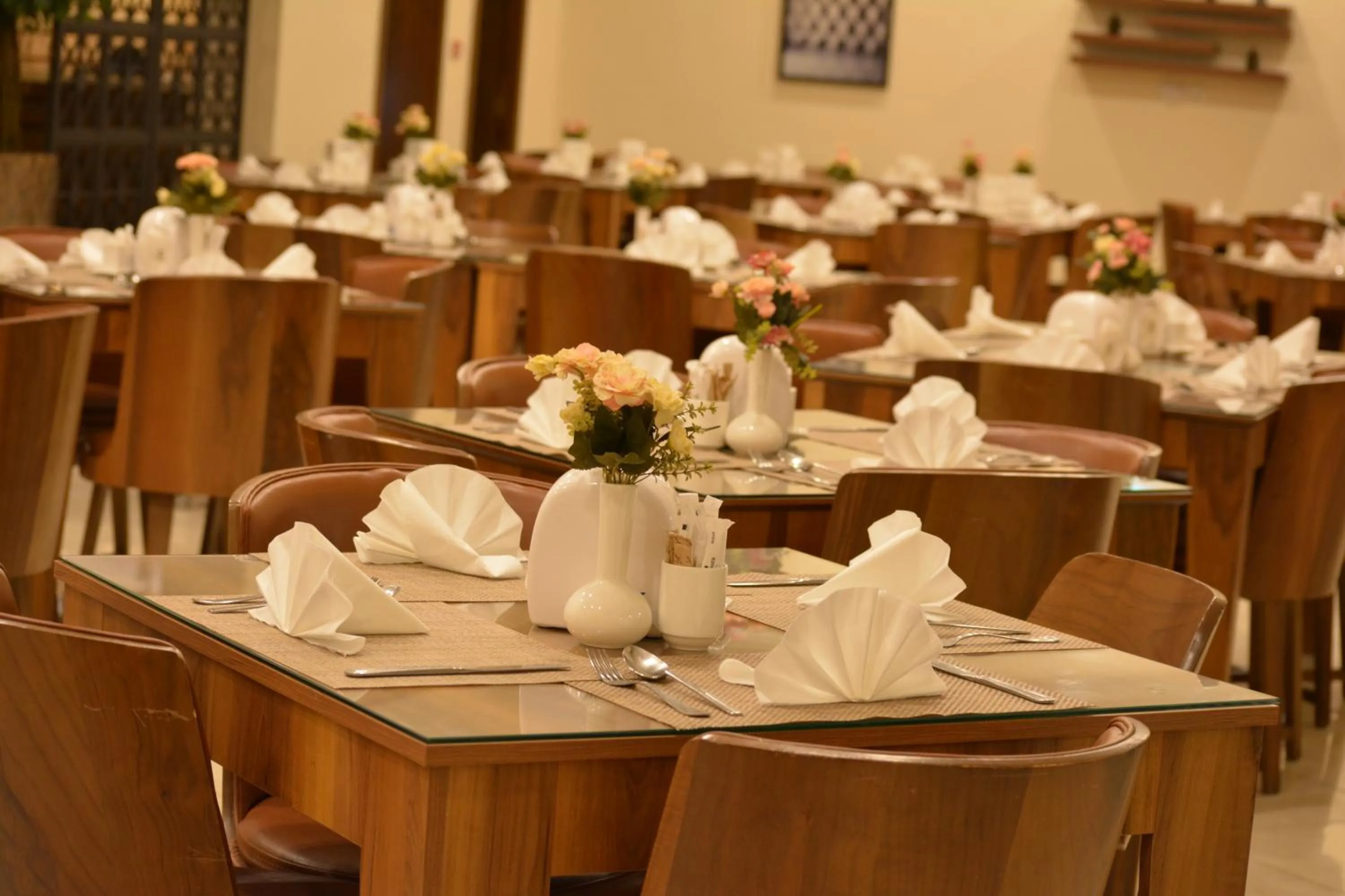 Restaurant/places to eat in City Tower Hotel