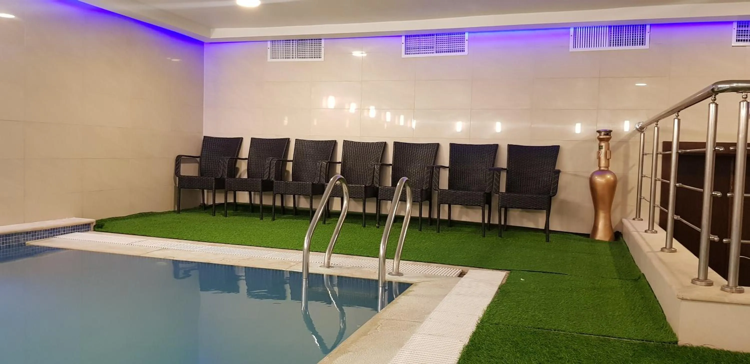 Swimming pool in City Tower Hotel