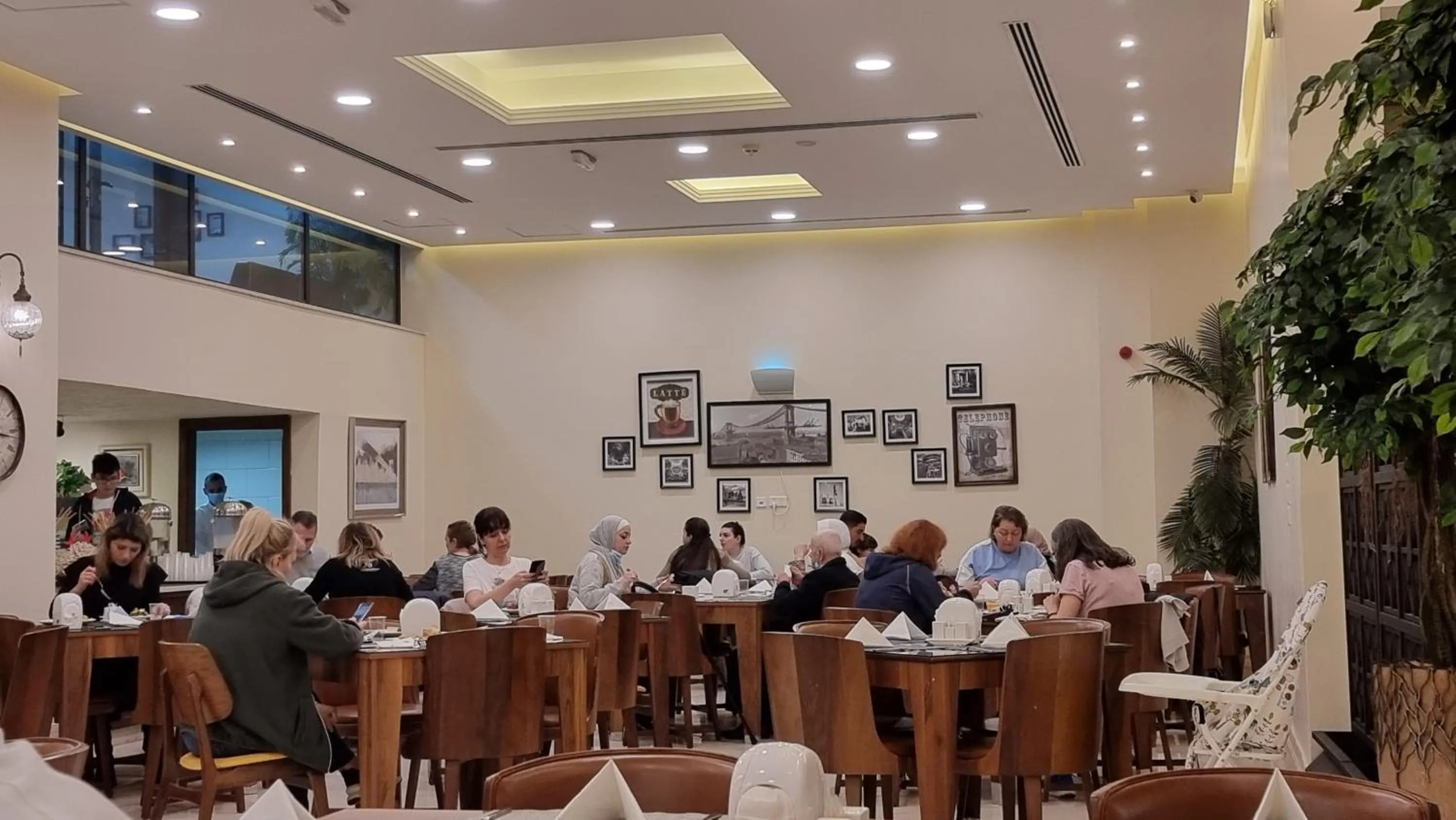 Restaurant/places to eat in City Tower Hotel