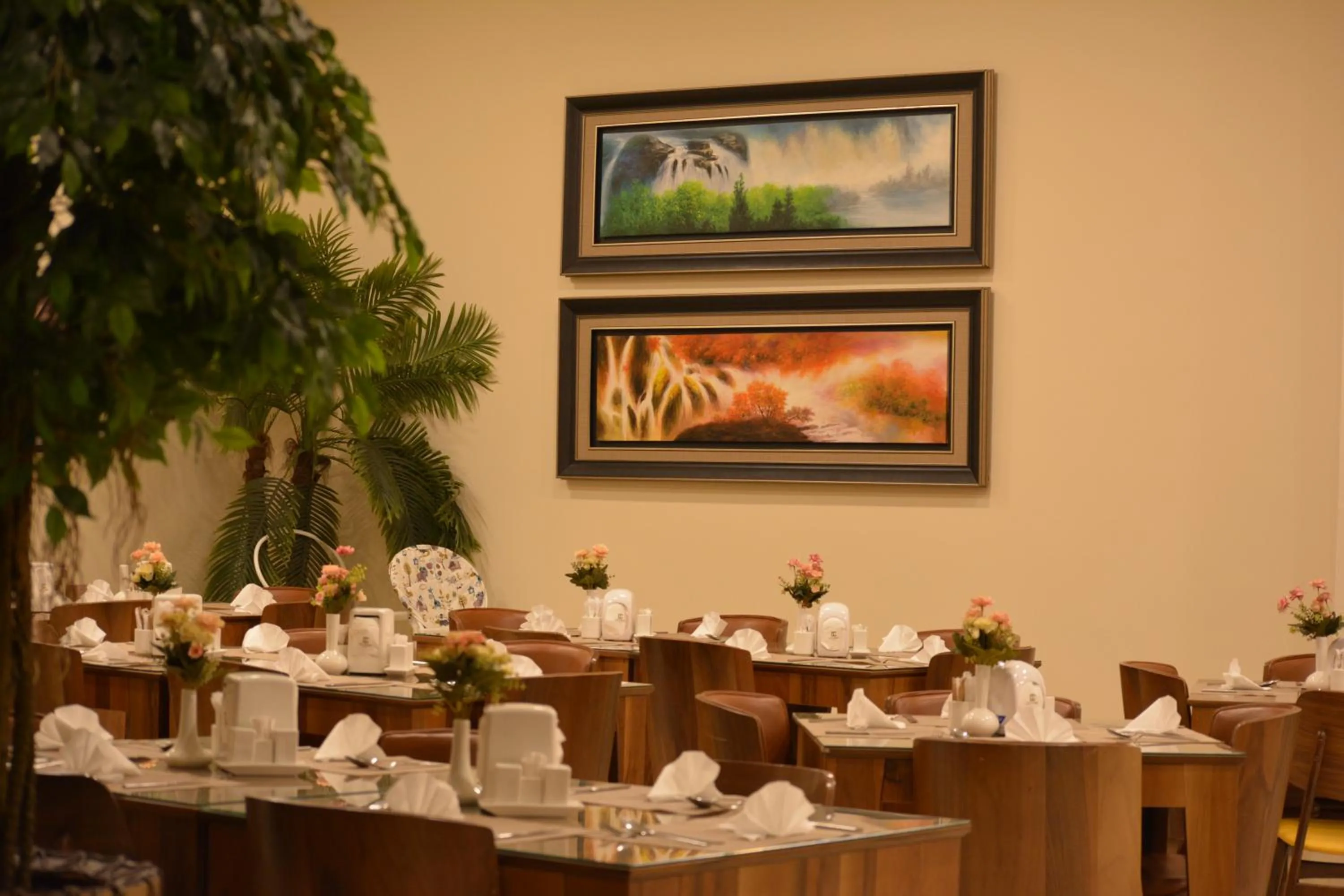 Restaurant/places to eat in City Tower Hotel