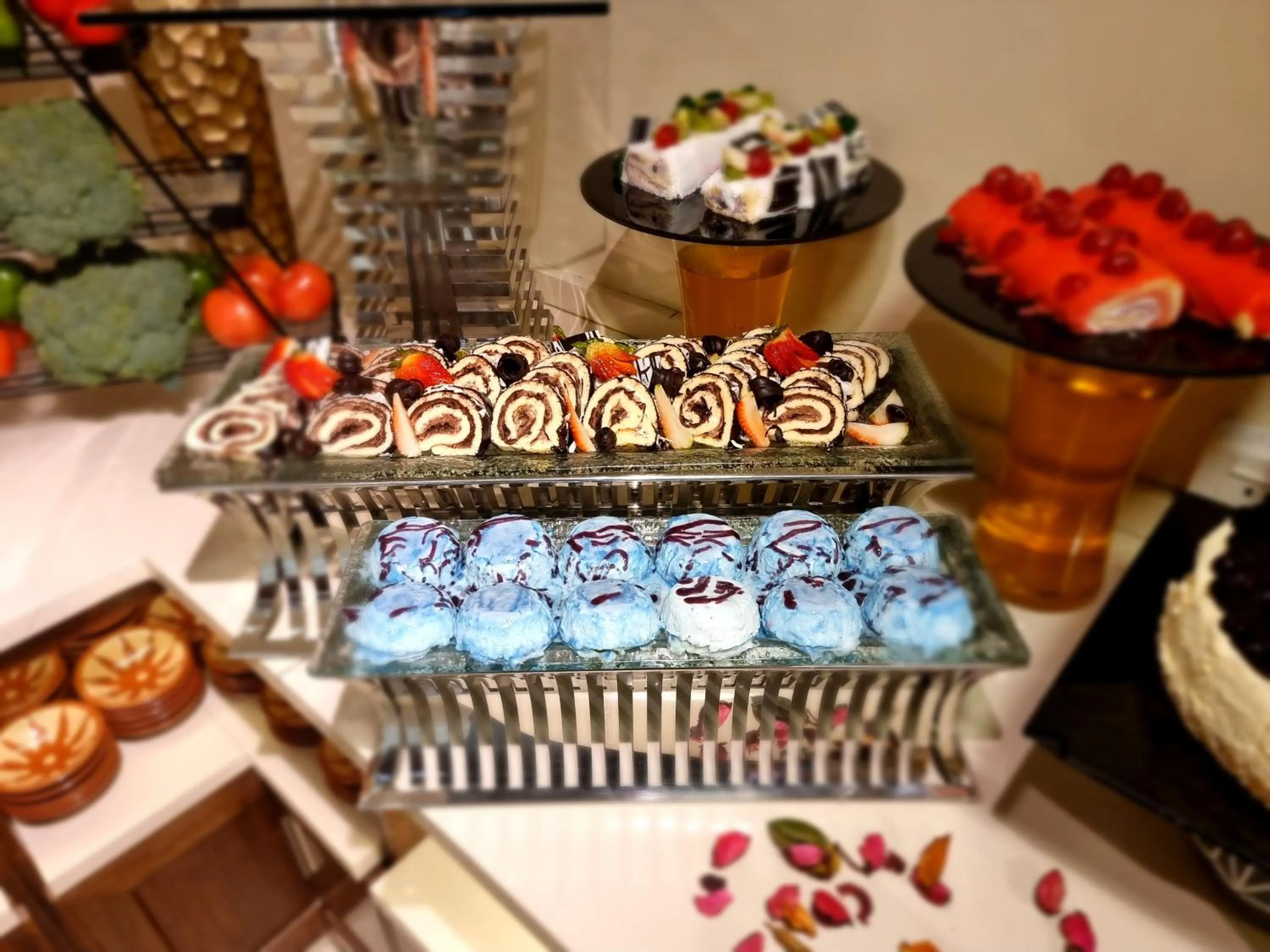 Restaurant/places to eat in City Tower Hotel