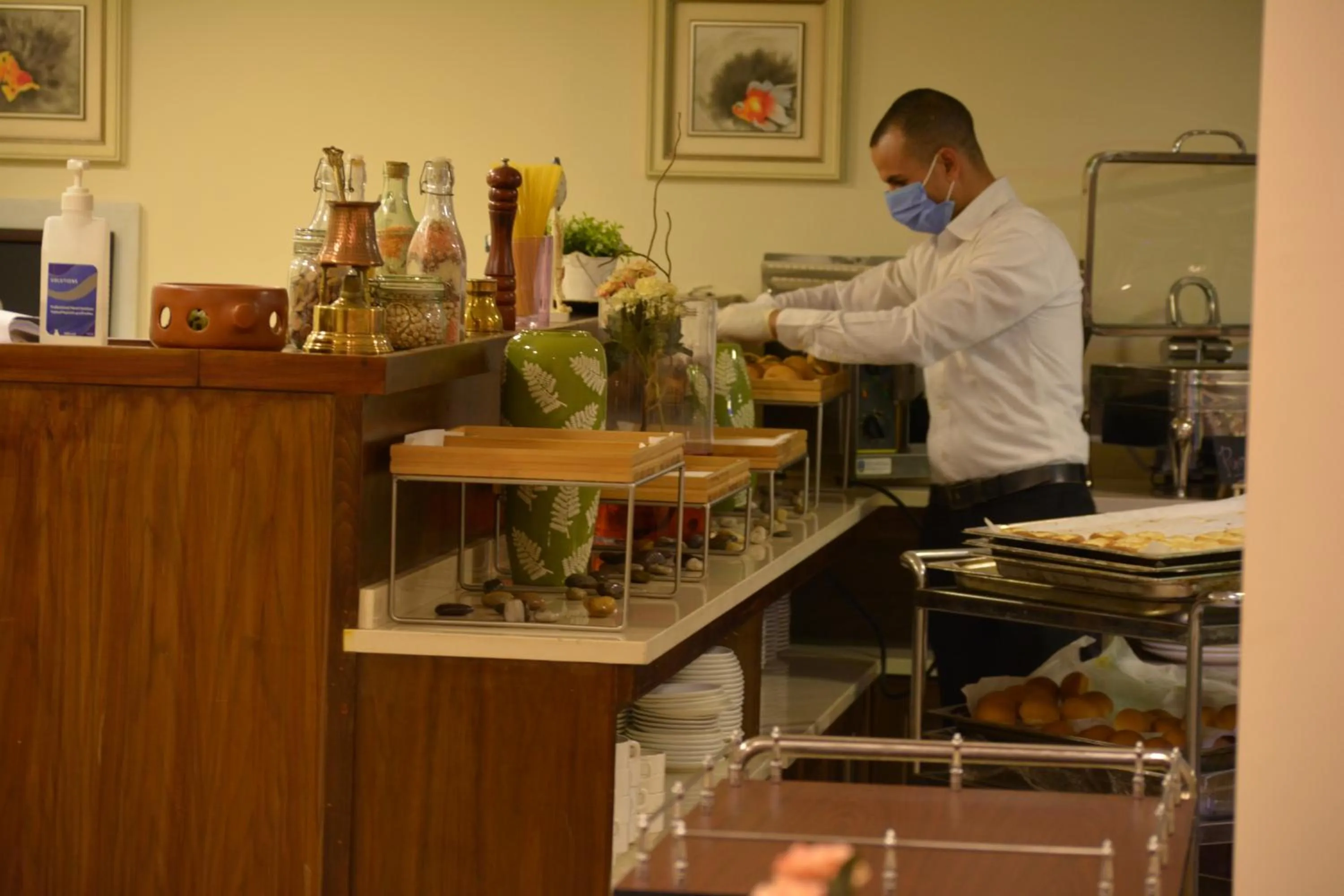 Restaurant/places to eat in City Tower Hotel