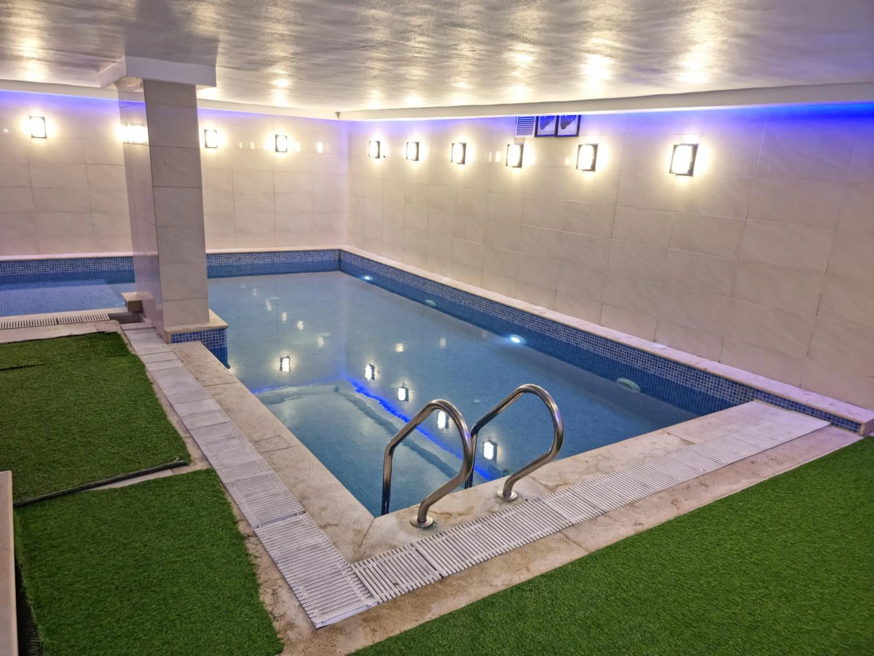 Swimming pool in City Tower Hotel
