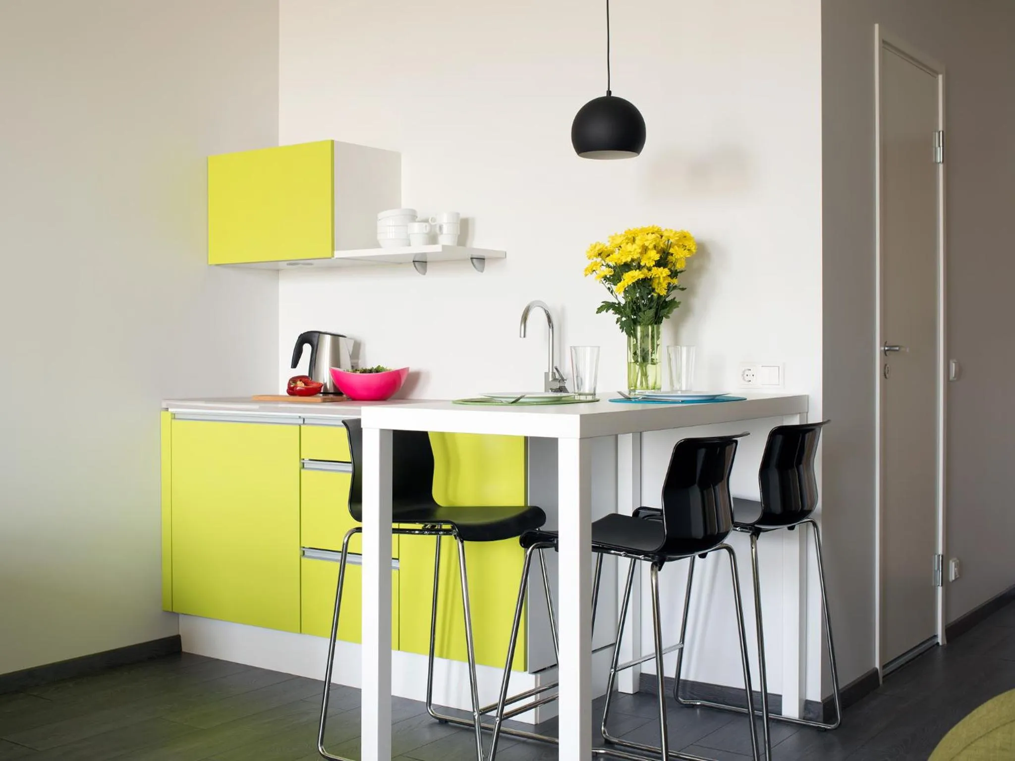 Coffee/tea facilities in Go Hotel Shnelli