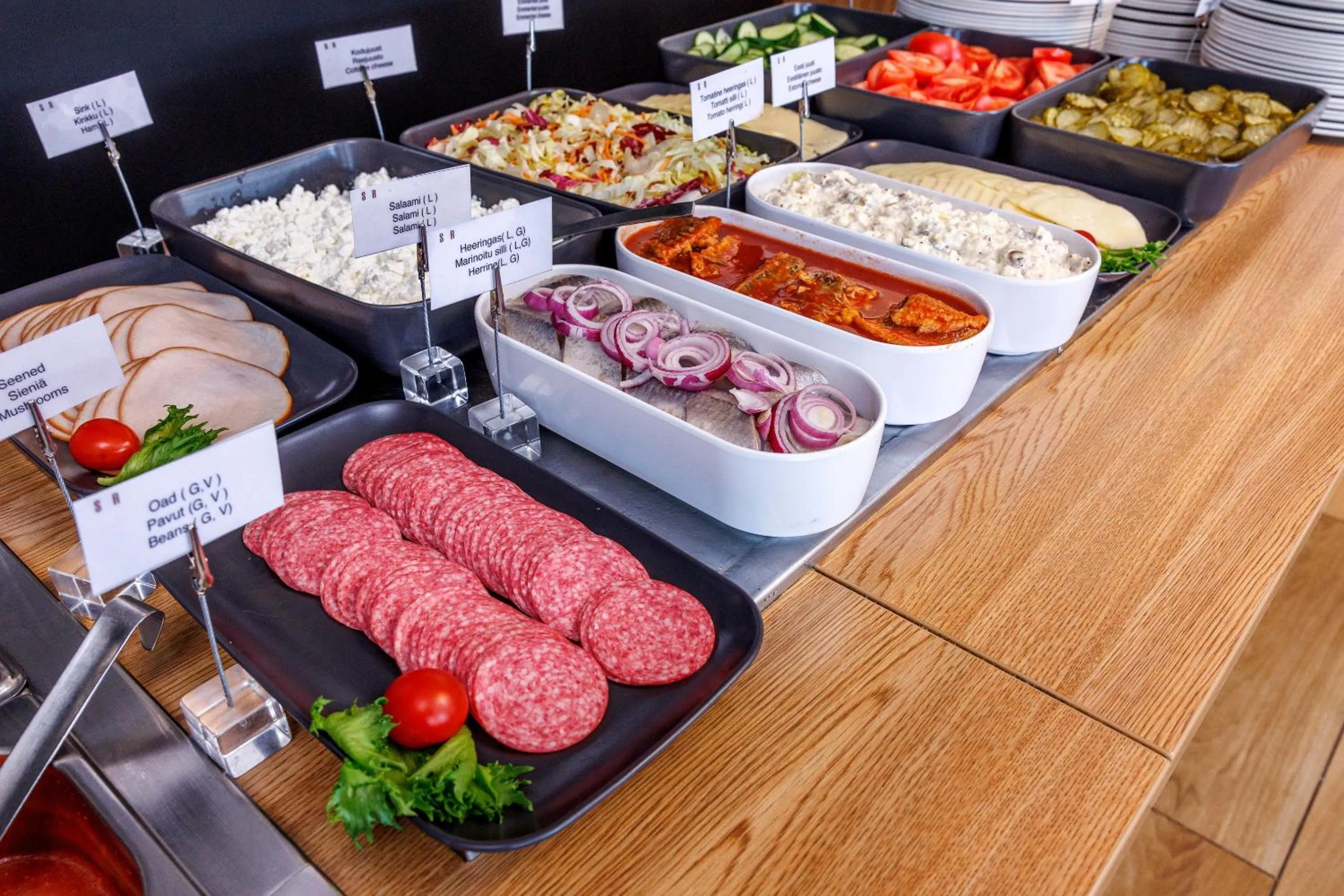 Restaurant/places to eat in Go Hotel Shnelli