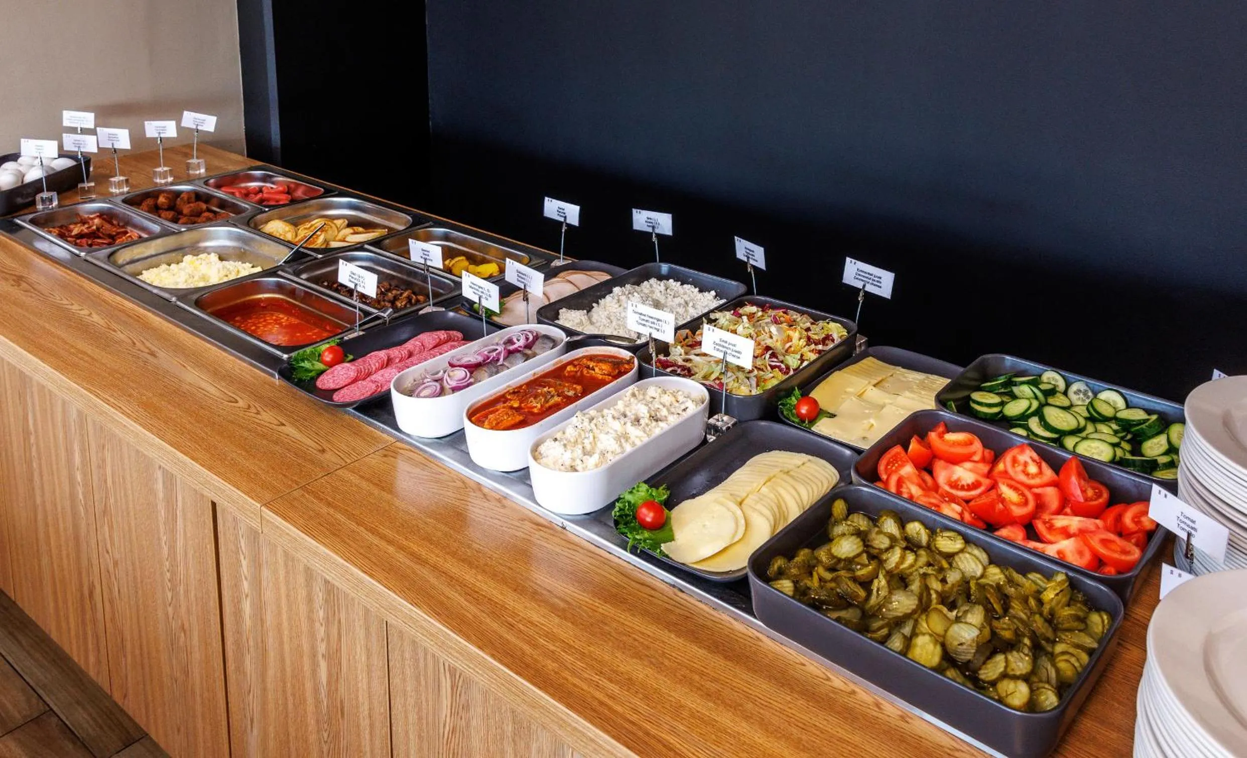 Restaurant/places to eat in Go Hotel Shnelli