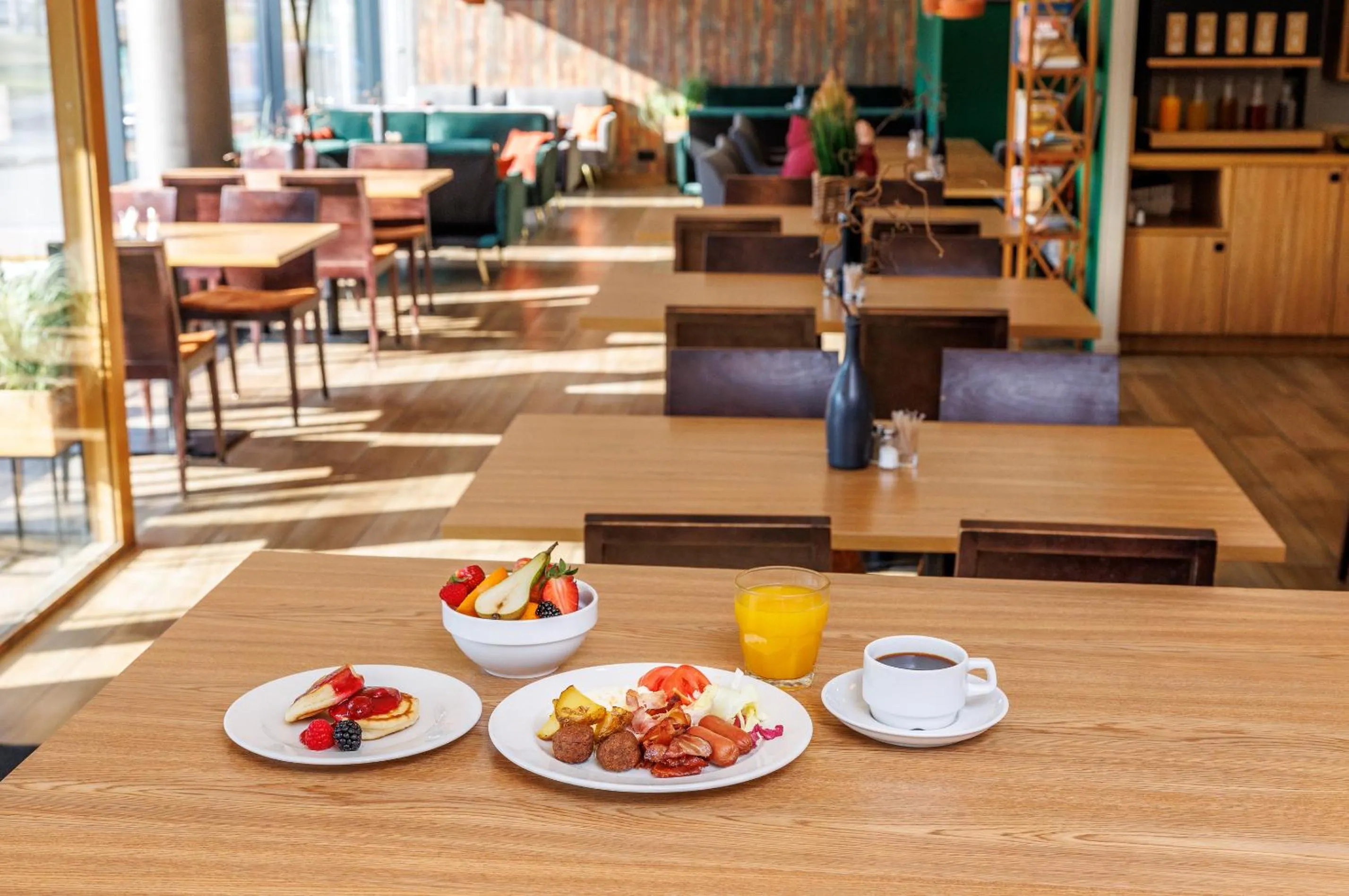 Restaurant/places to eat in Go Hotel Shnelli