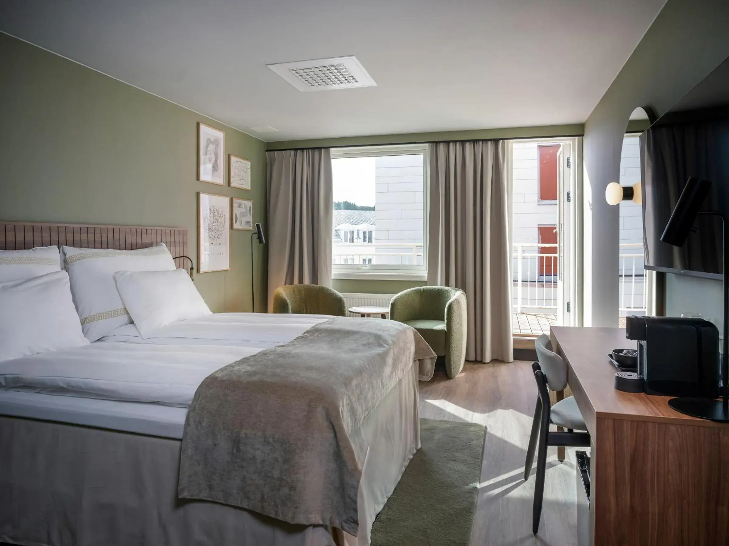 Deluxe Double Room - single occupancy in Quality Hotel Grand Kristiansund Deluxe Double Room - single occupancy in Quality Hotel Grand Kristiansund