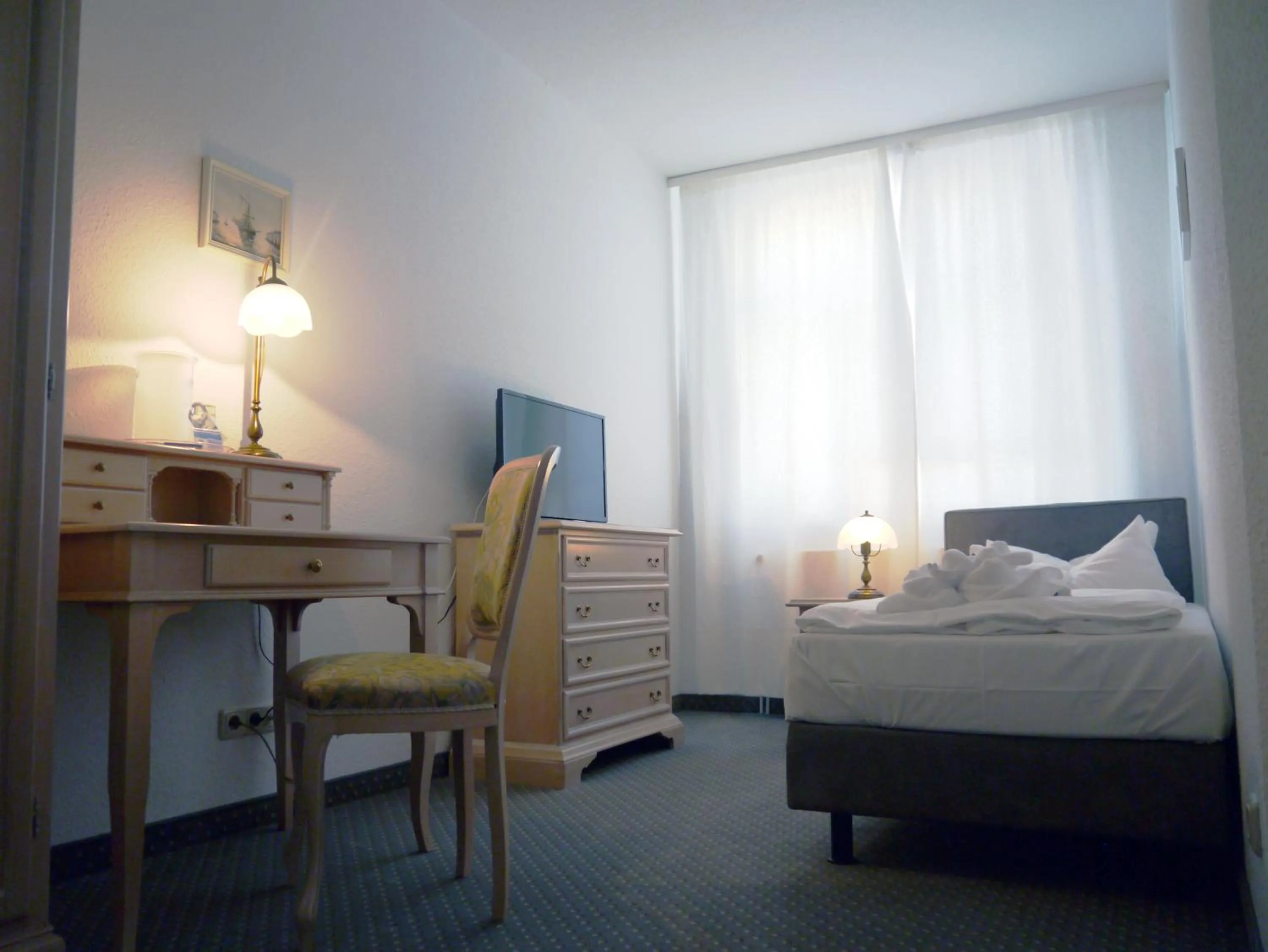 Photo of the whole room, Bed in Hotel Esplanade Garni