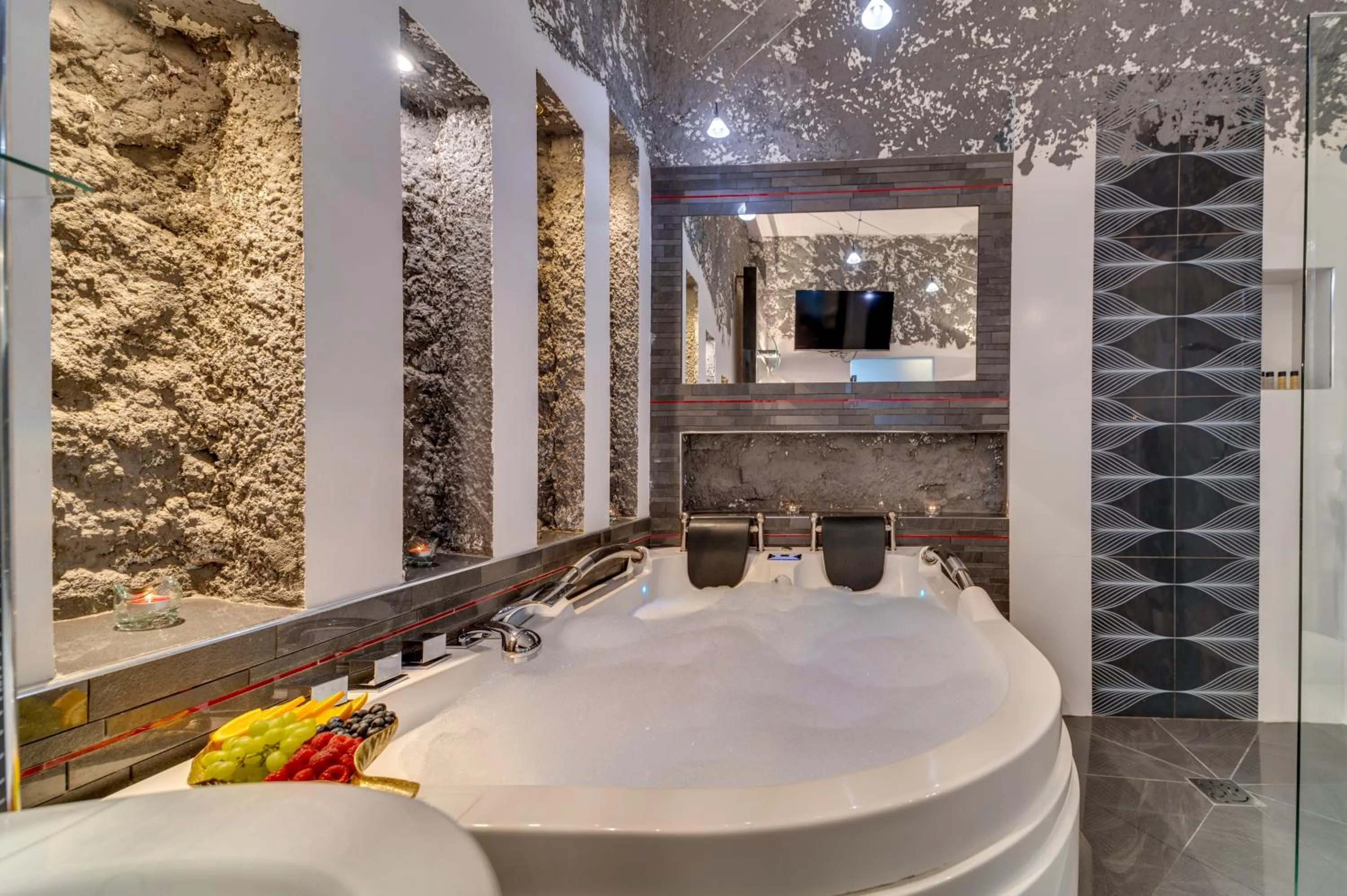 Hot Tub in Komorowski Luxury Guest Rooms