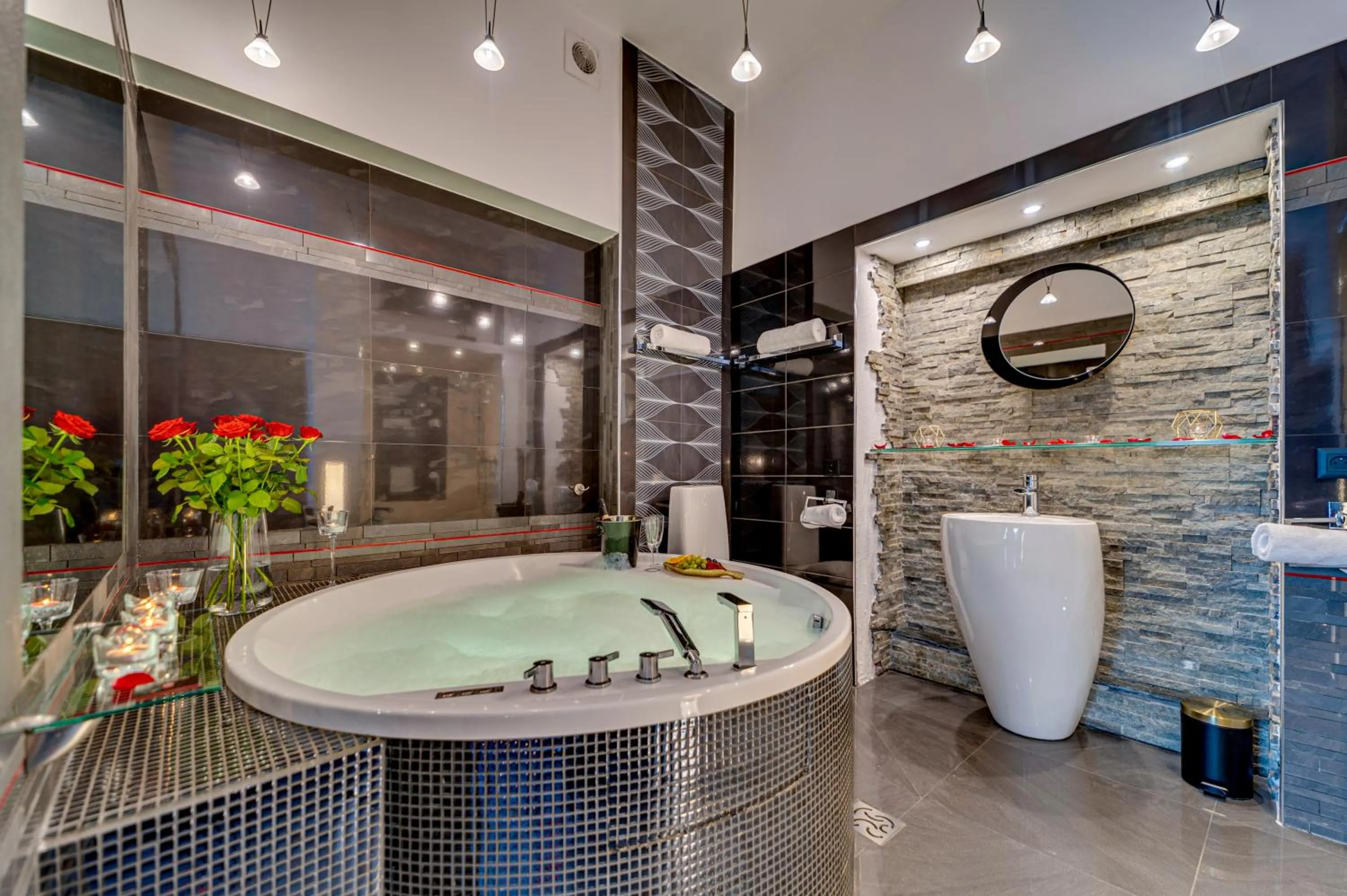 Hot Tub in Komorowski Luxury Guest Rooms