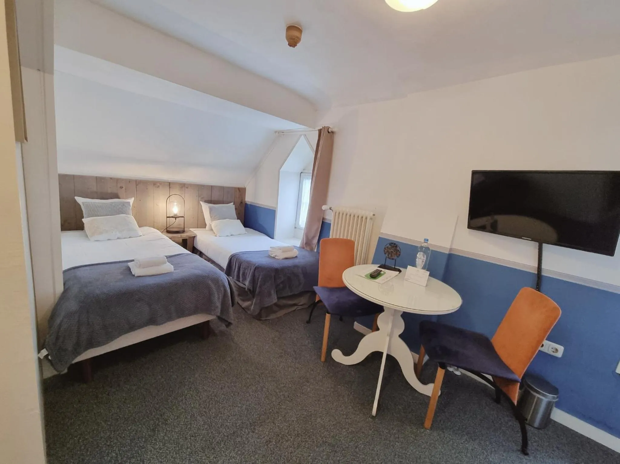 Bedroom, Bed in Hotel Brull