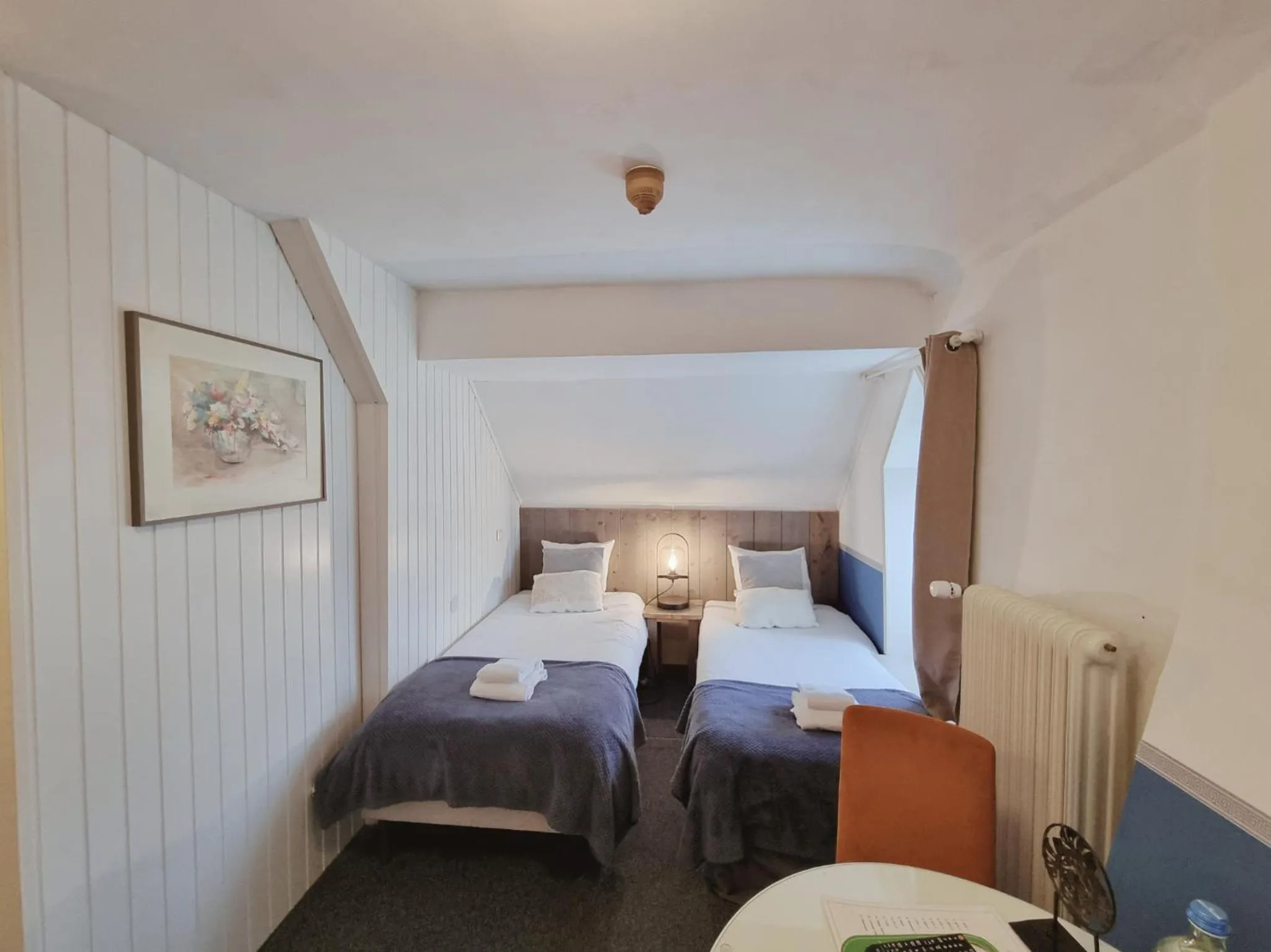 Bedroom, Bed in Hotel Brull