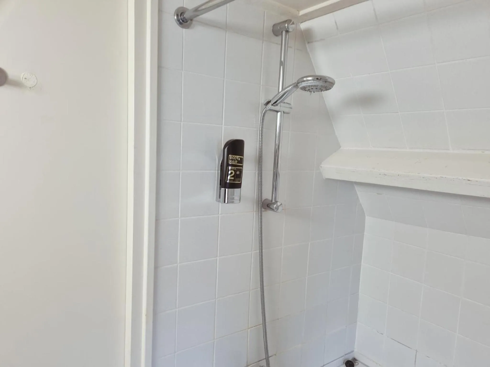 Shower in Hotel Brull