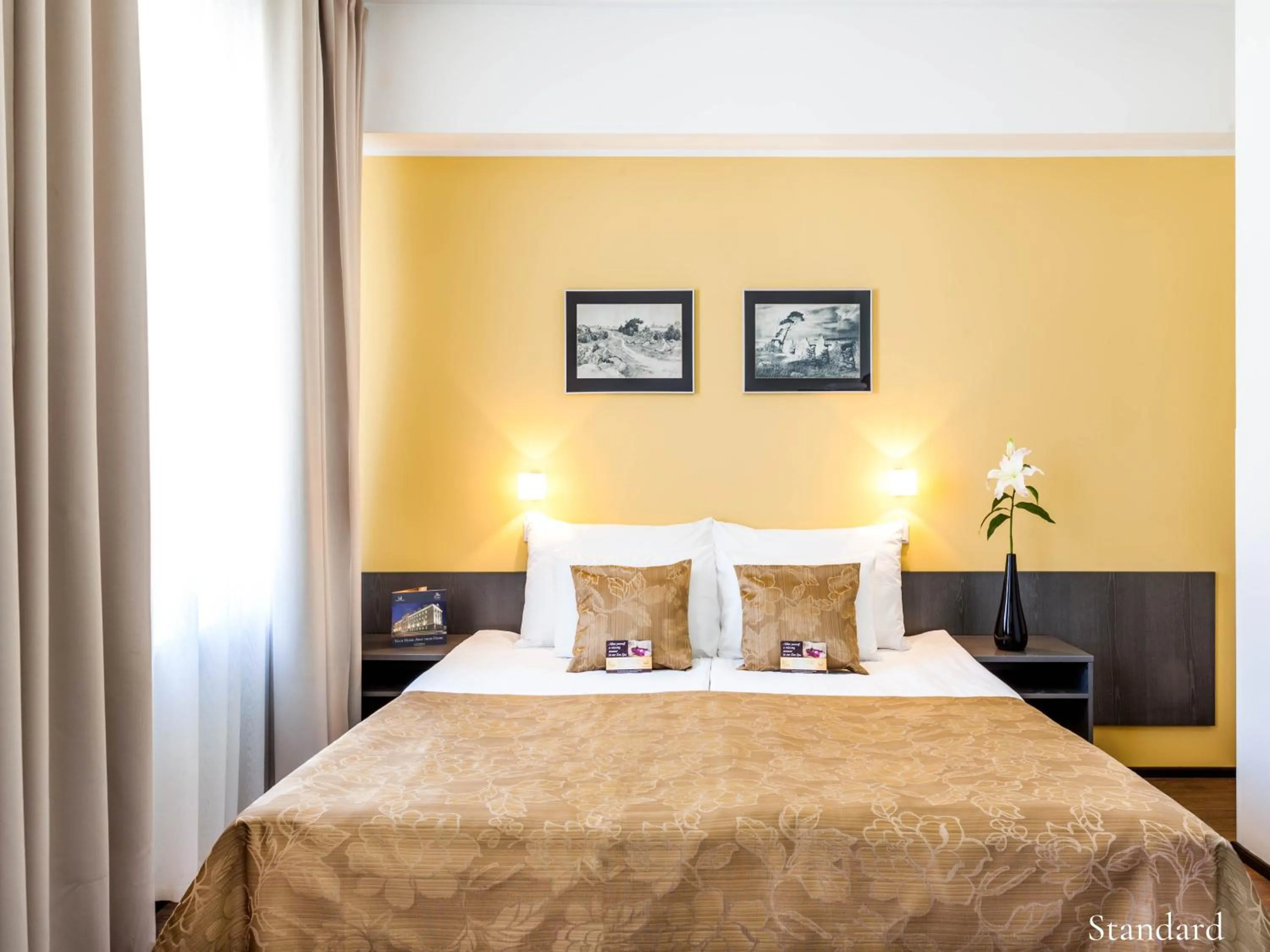 Shower, Bed in Kreutzwald Hotel Tallinn