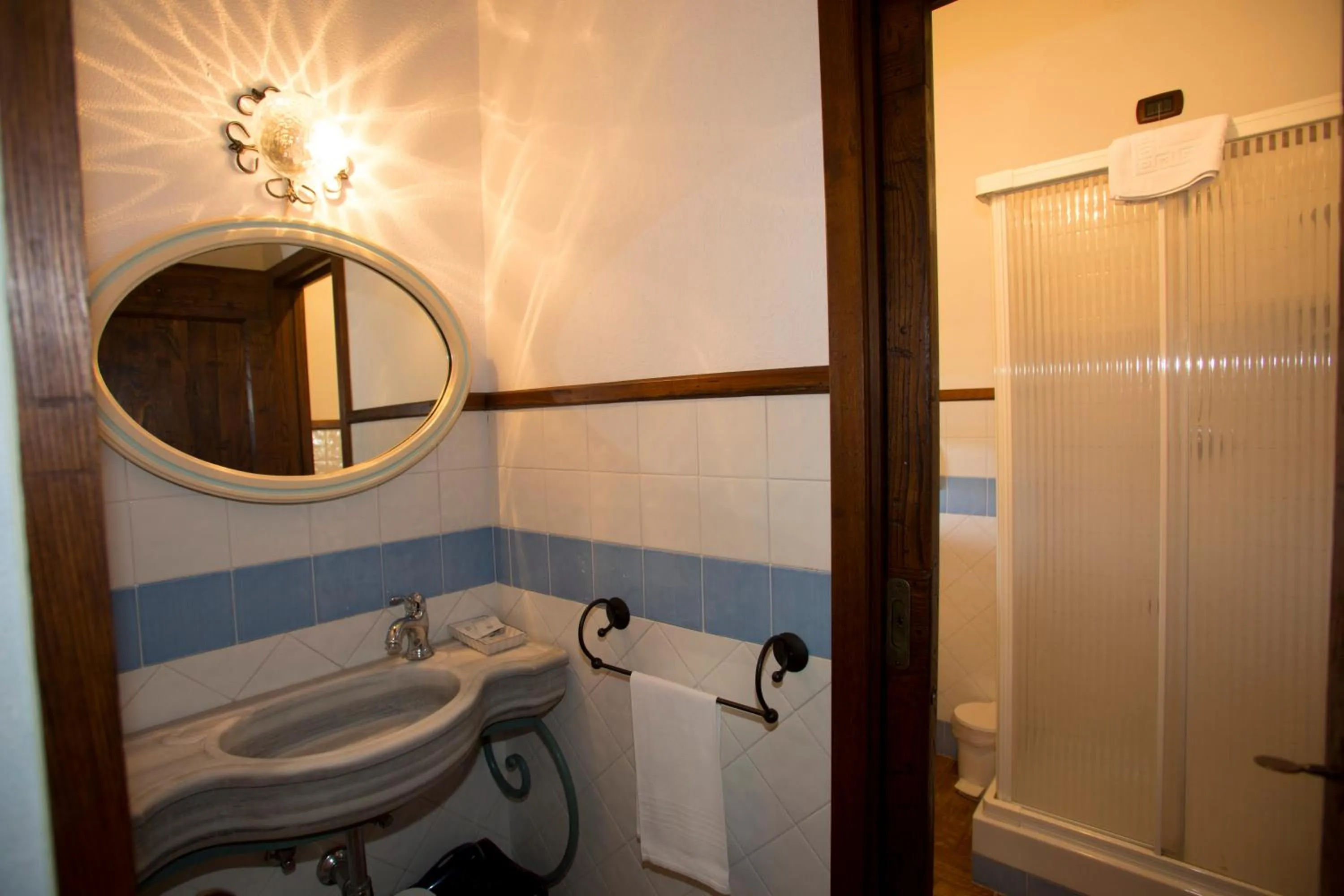 Shower in Terre Del Cantico Country House