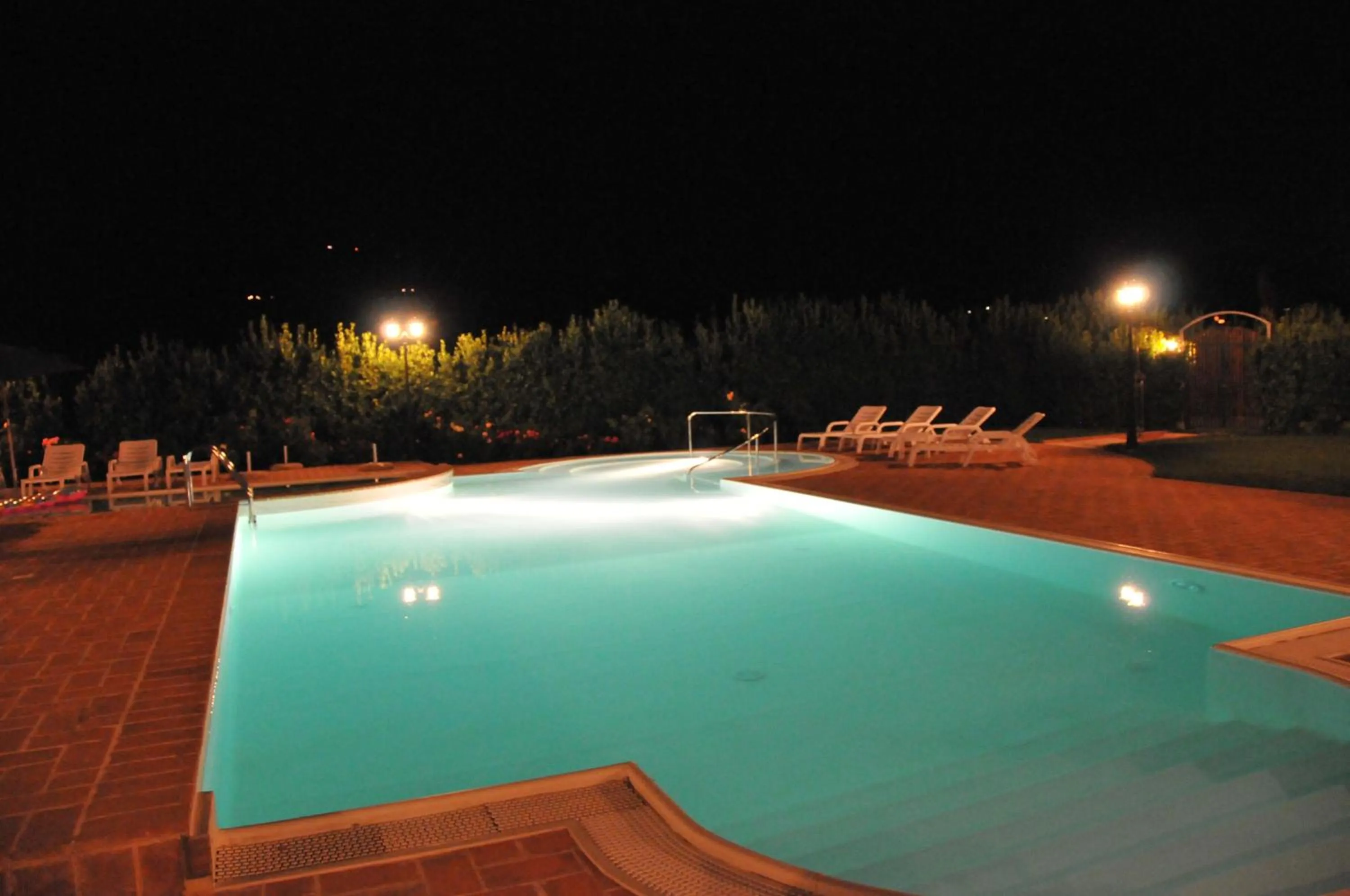 Swimming pool in Terre Del Cantico Country House