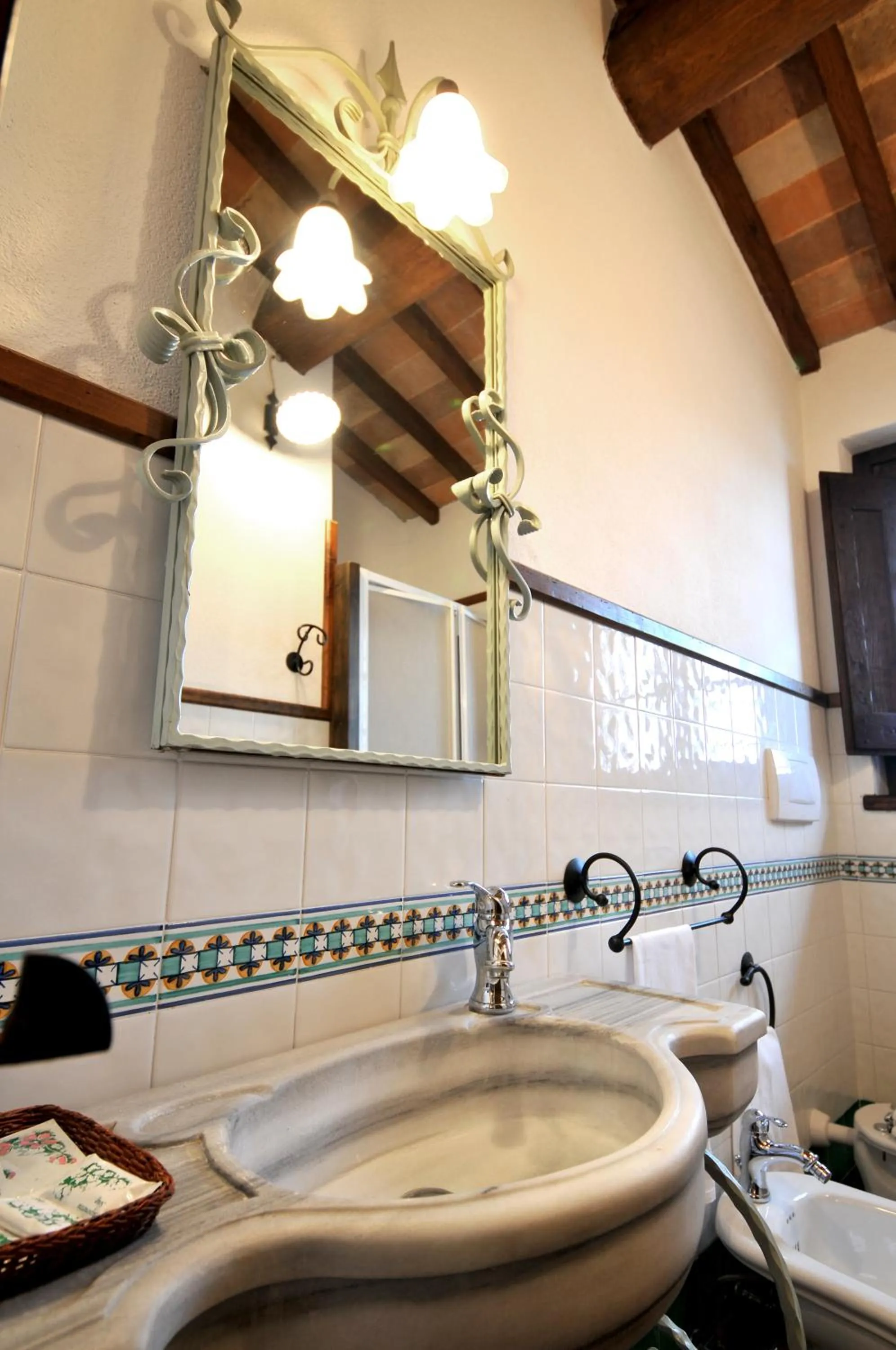 Bathroom in Terre Del Cantico Country House