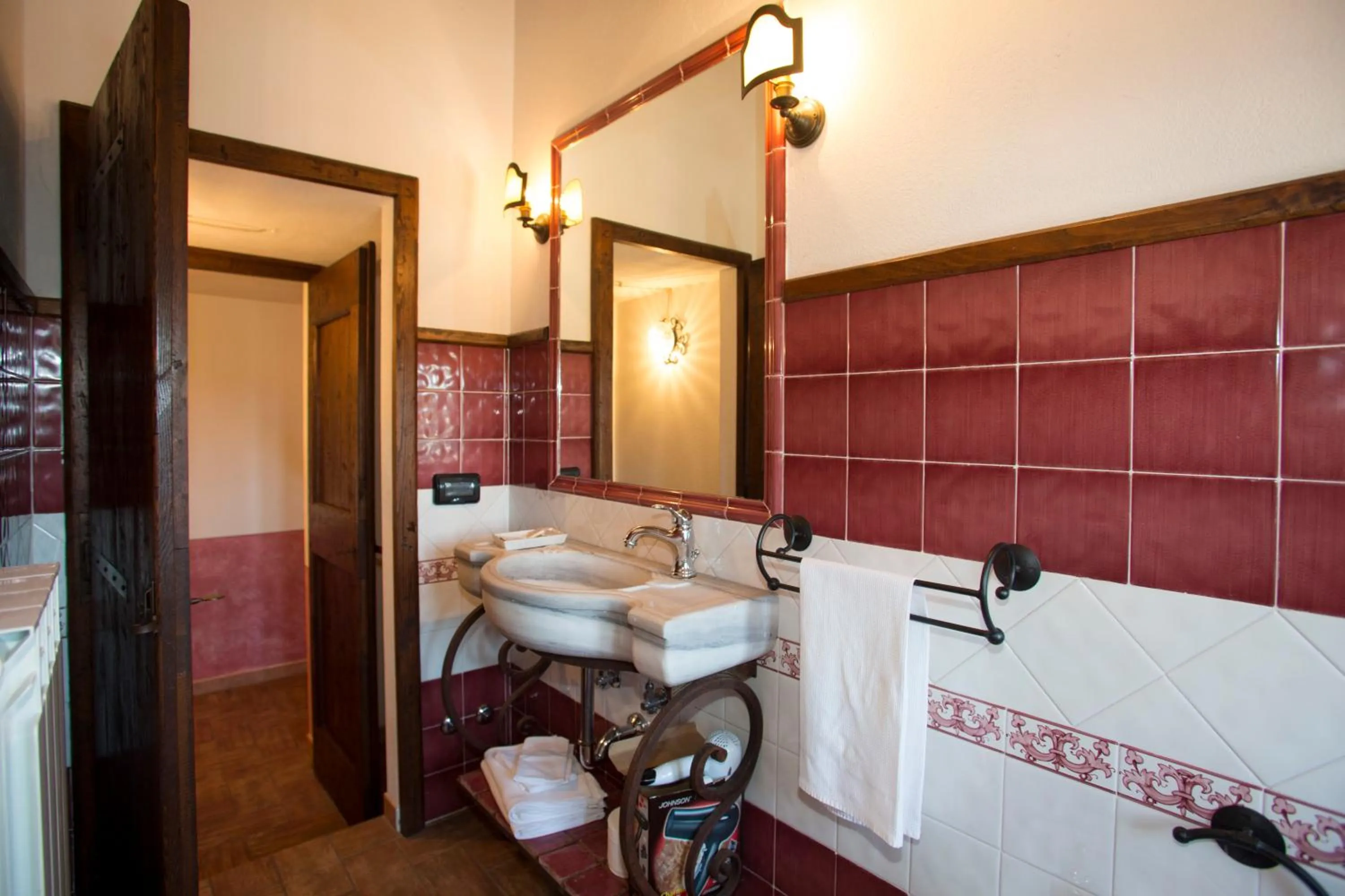 Shower in Terre Del Cantico Country House