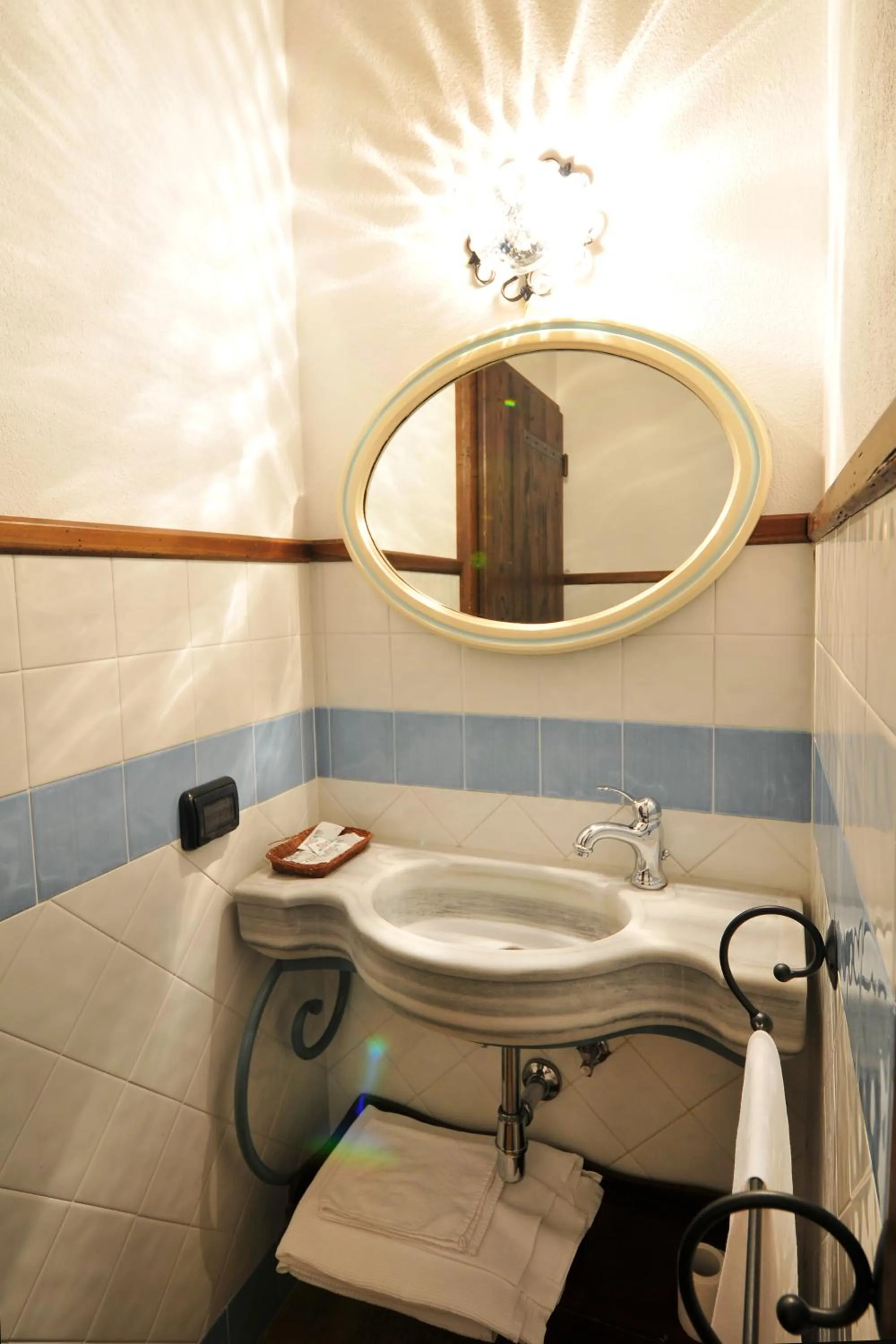 Bathroom in Terre Del Cantico Country House