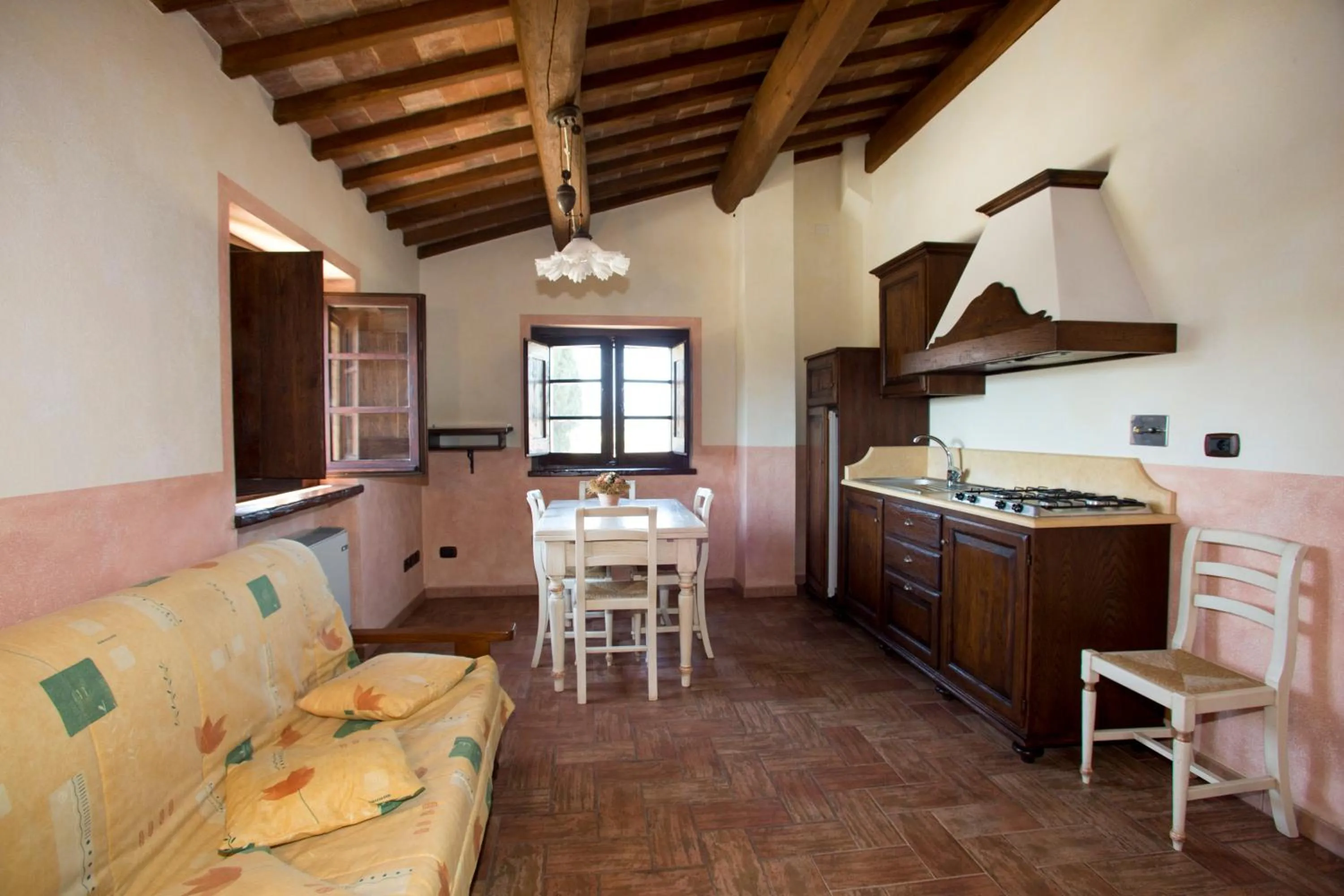 Kitchen or kitchenette in Terre Del Cantico Country House