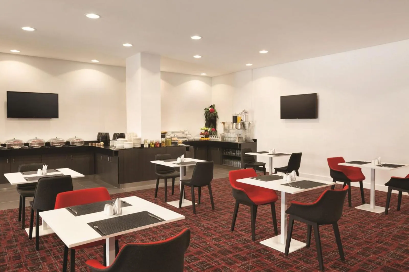 Restaurant/places to eat in Ramada Encore Al Khobar Olaya