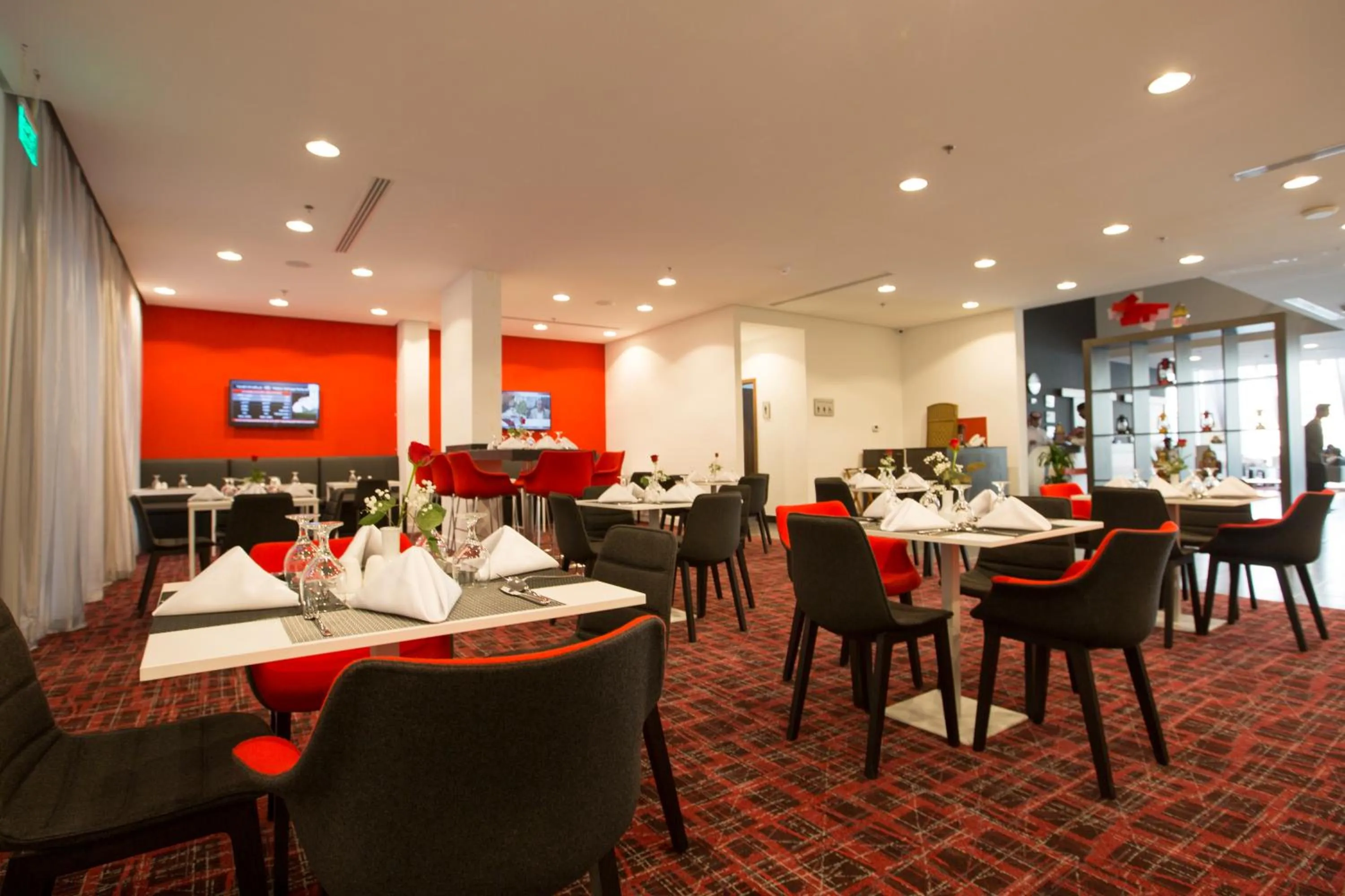 Restaurant/places to eat in Ramada Encore Al Khobar Olaya