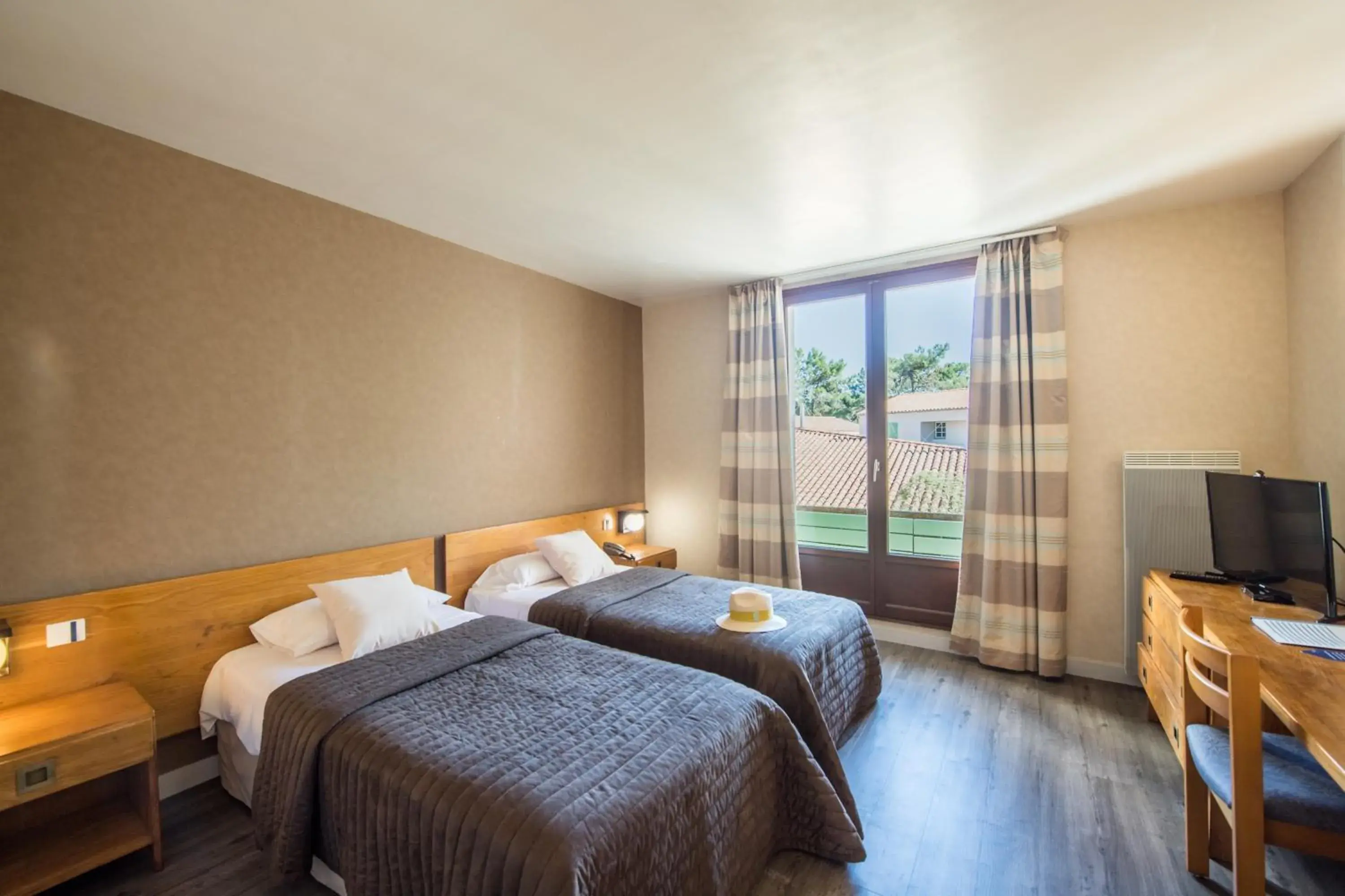 Comfort Twin Room in Hôtel Les Grenettes Comfort Twin Room in Hôtel Les Grenettes