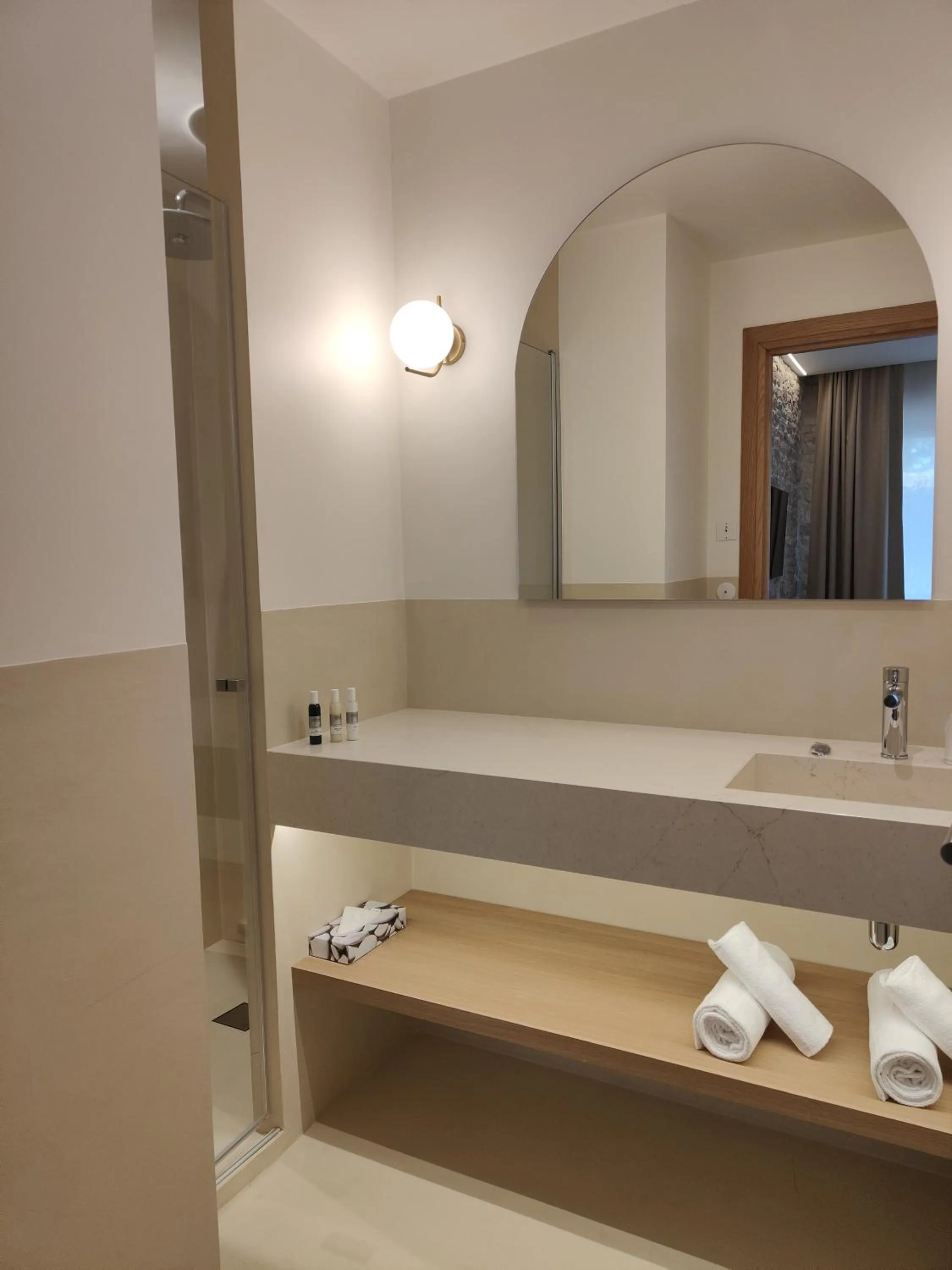 Public Bath in Hôtel Les Grenettes