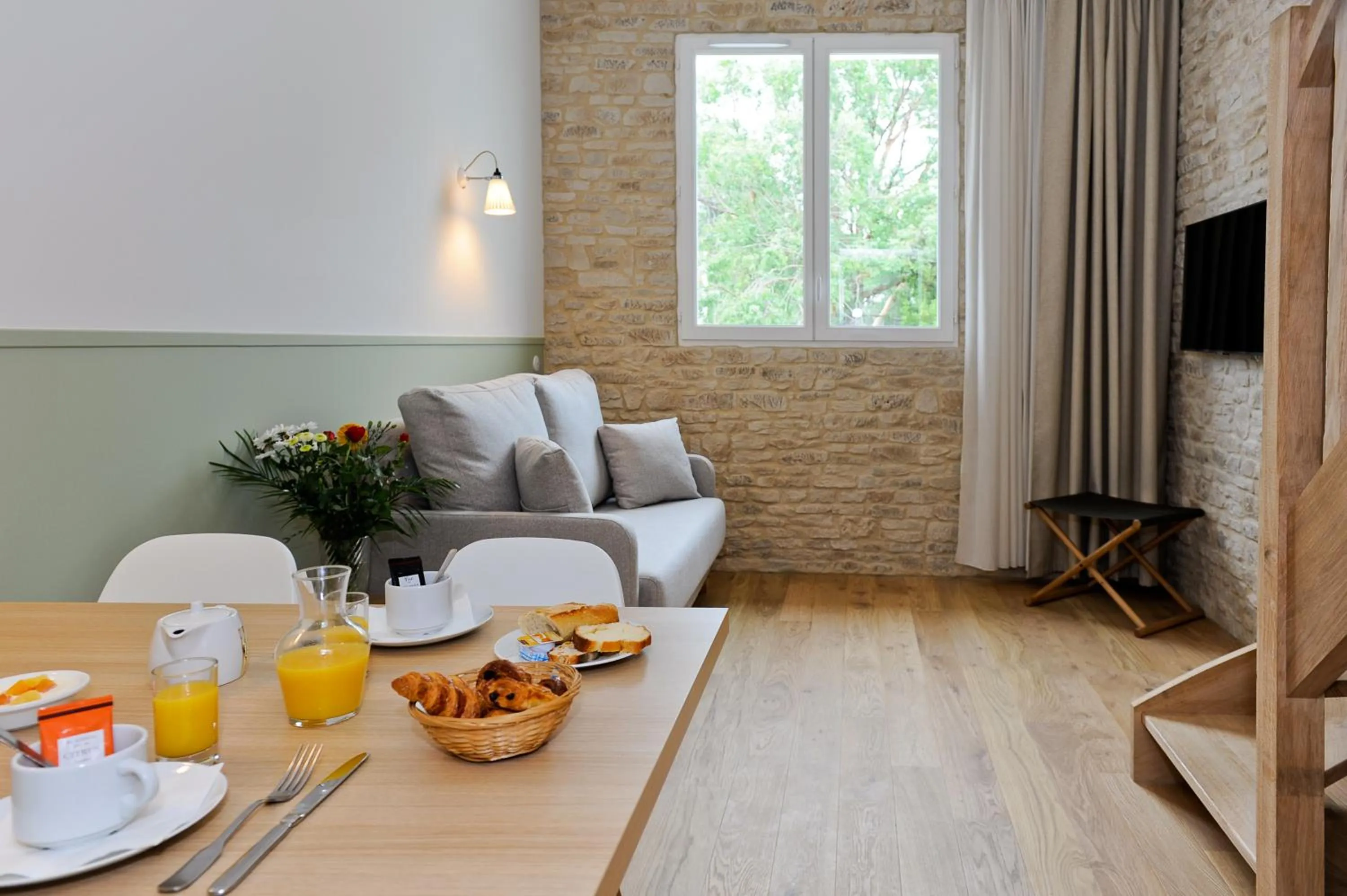 Living room in Hôtel Les Grenettes