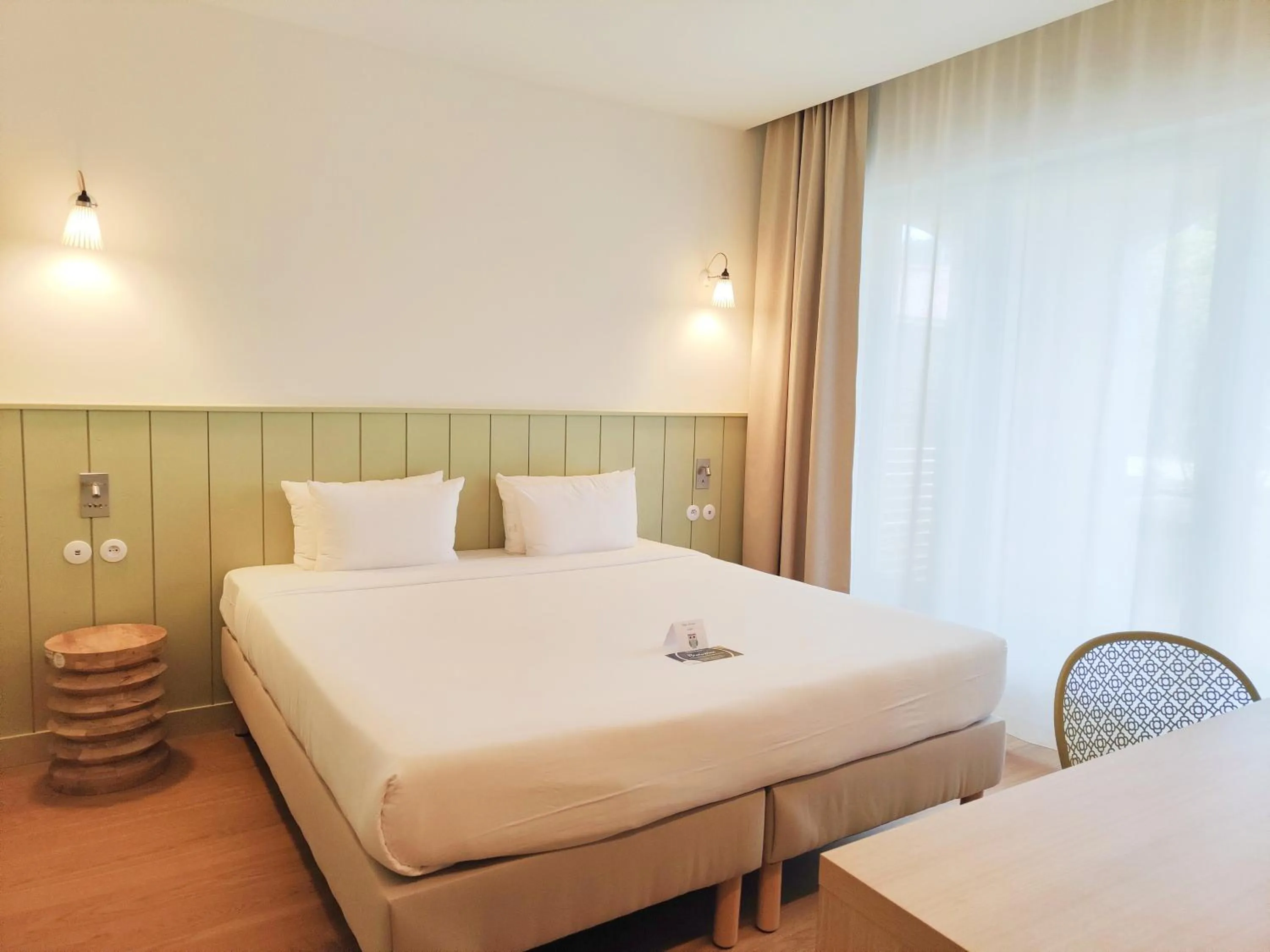 Bedroom, Bed in Hôtel Les Grenettes