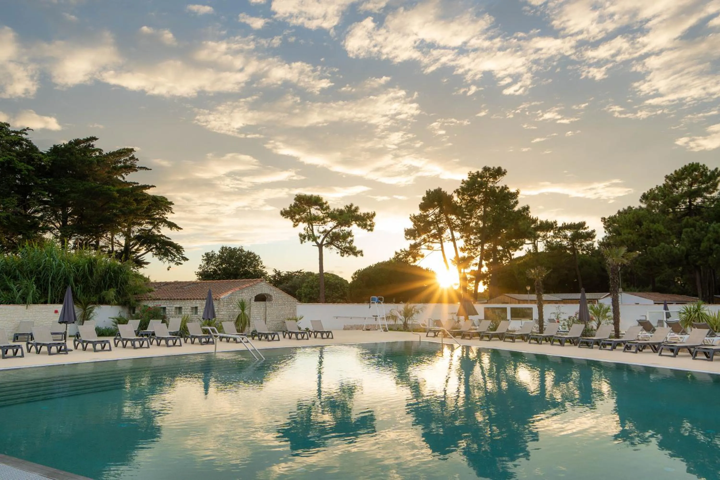 Swimming pool in Hôtel Les Grenettes
