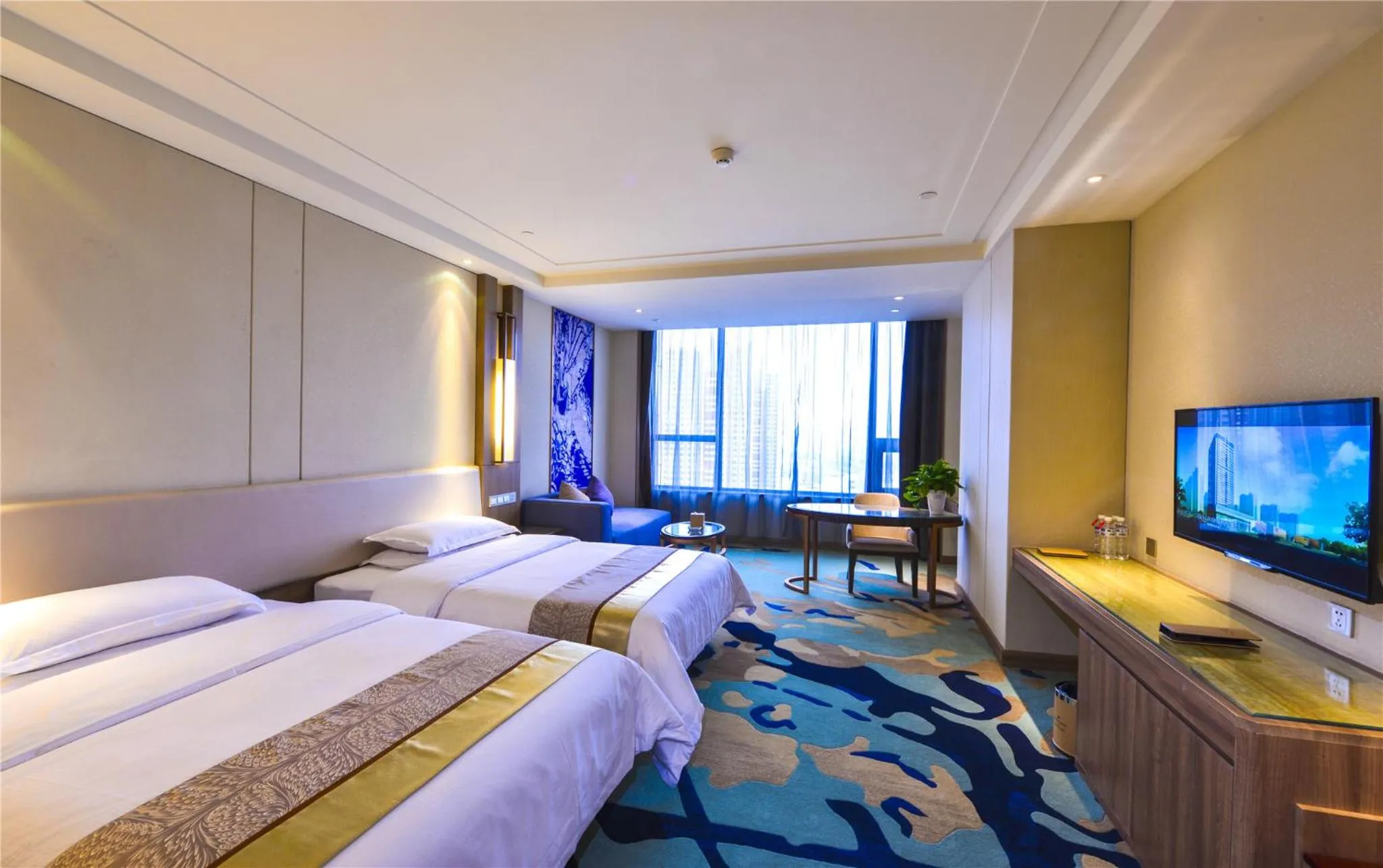 Photo of the whole room, Bed in Ramada Heze