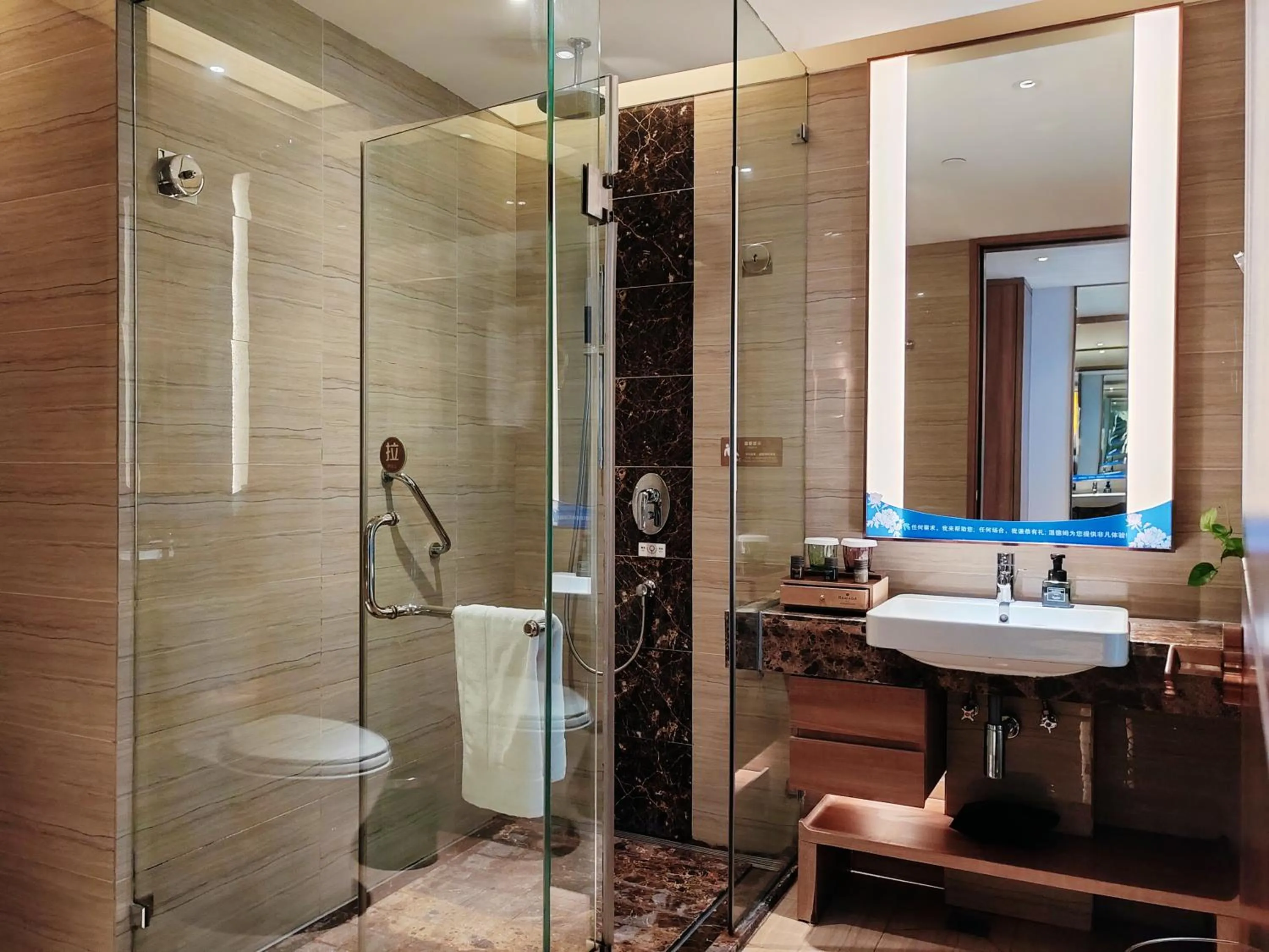 Shower in Ramada Heze