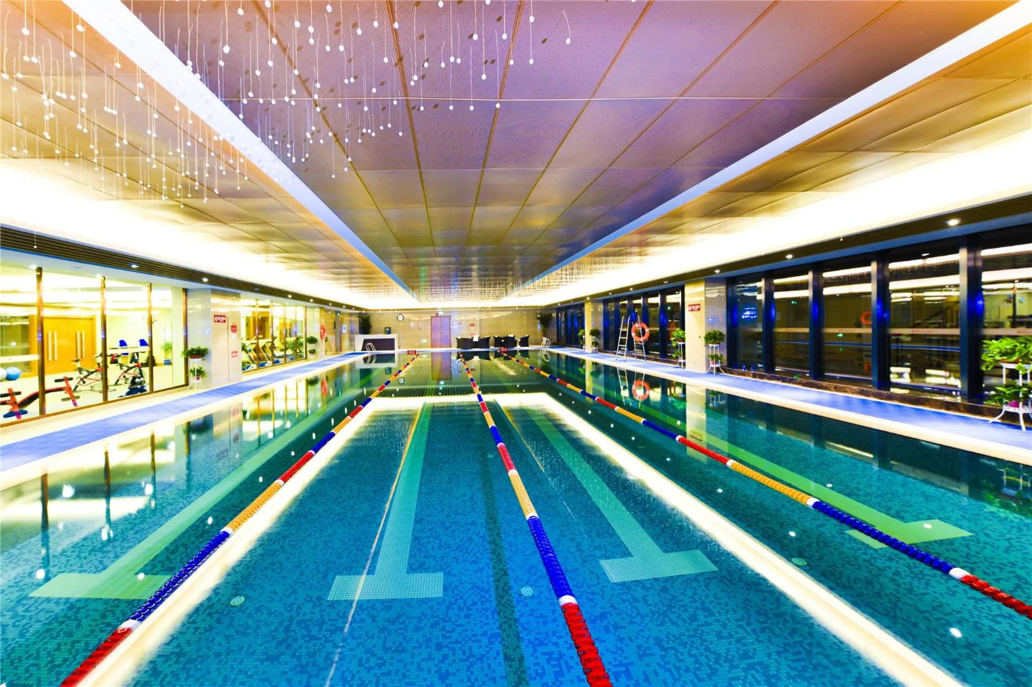 Swimming pool in Ramada Heze