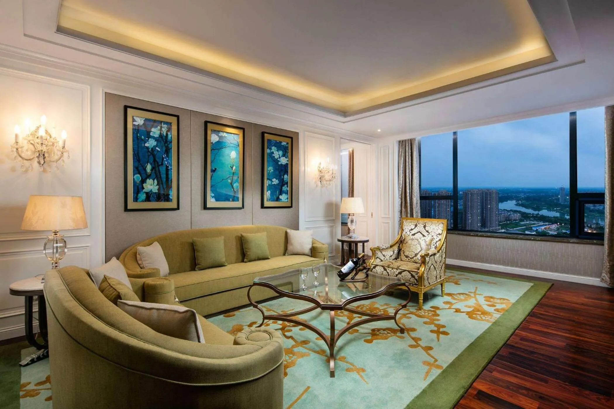 Photo of the whole room in Ramada Heze