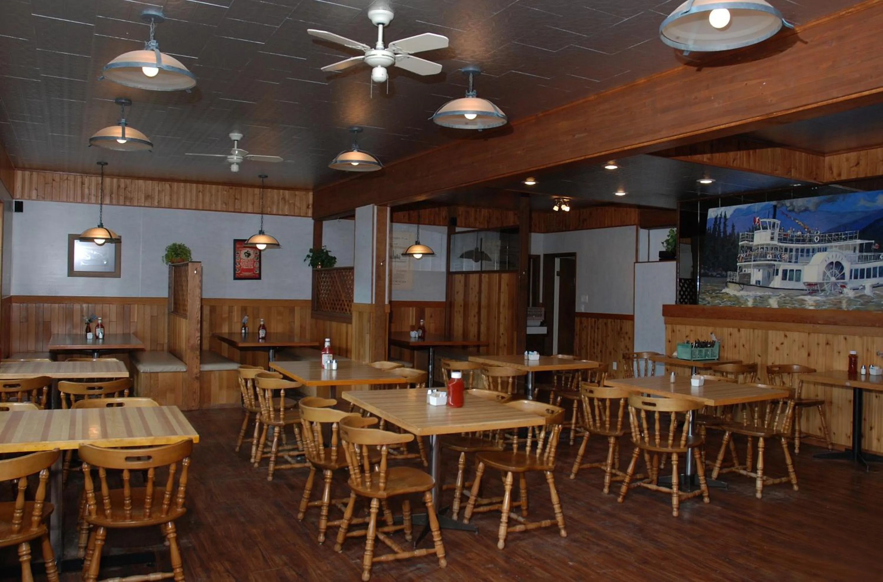 Restaurant/places to eat in Triple J Hotel