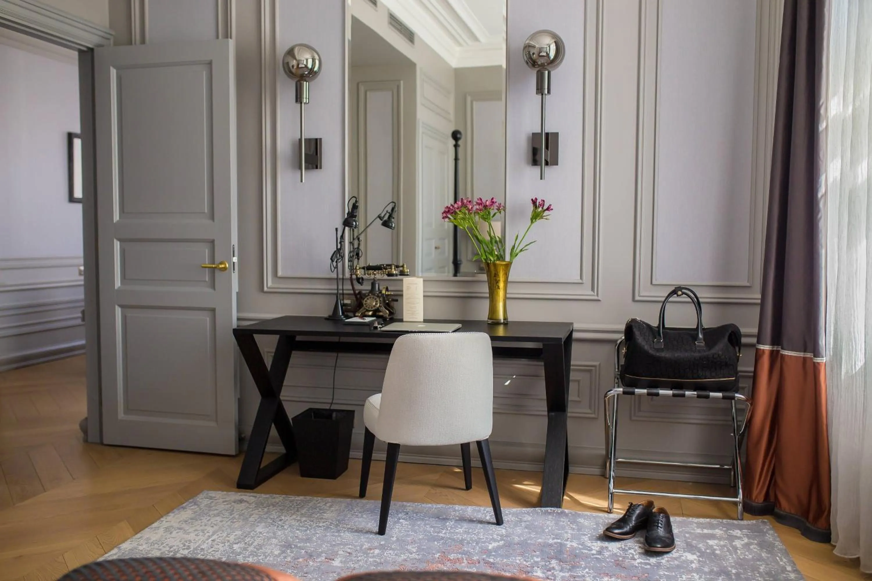 Bedroom in Hotel Telegraaf, Autograph Collection