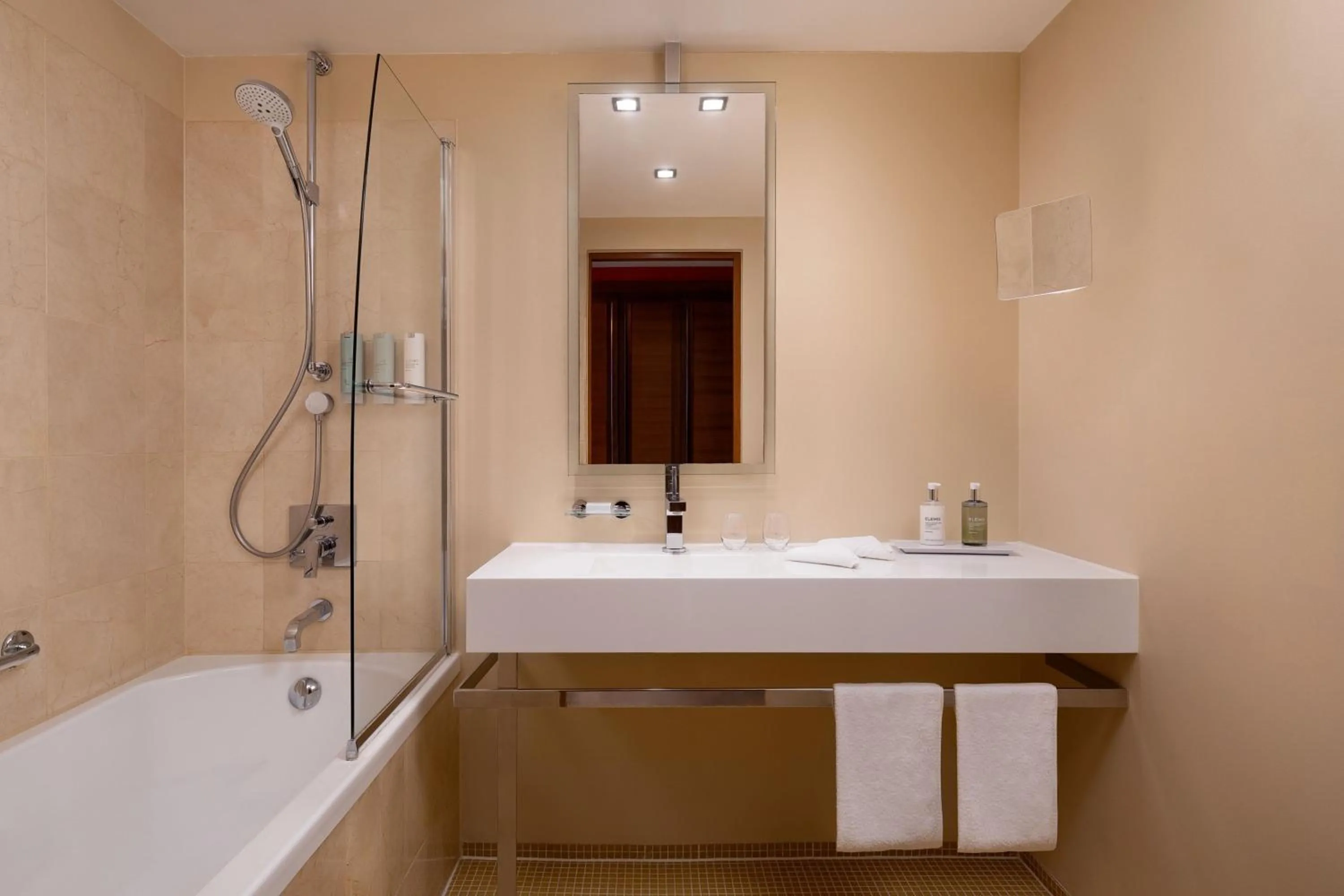 Bathroom in Hotel Telegraaf, Autograph Collection