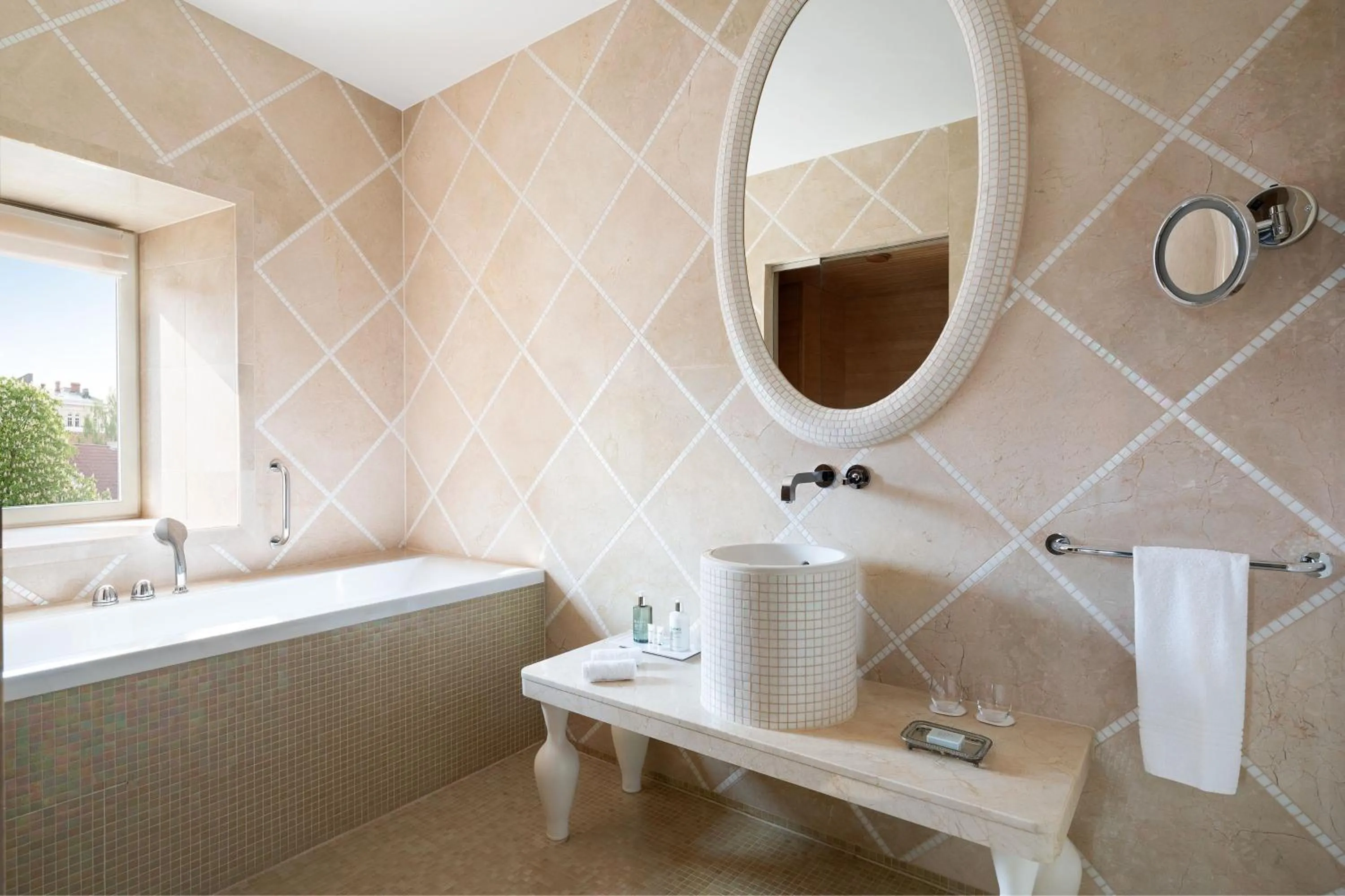 Bathroom in Hotel Telegraaf, Autograph Collection