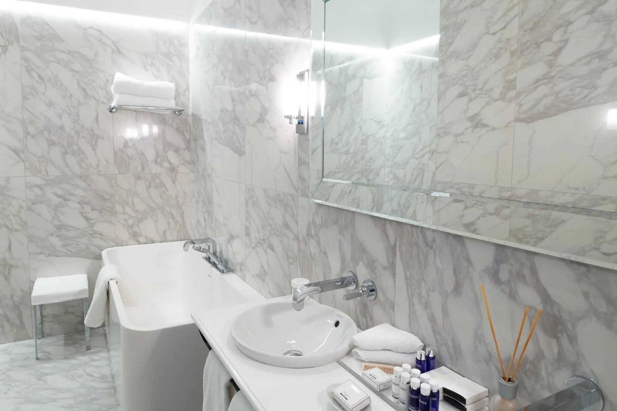 Bedroom in Hotel Telegraaf, Autograph Collection