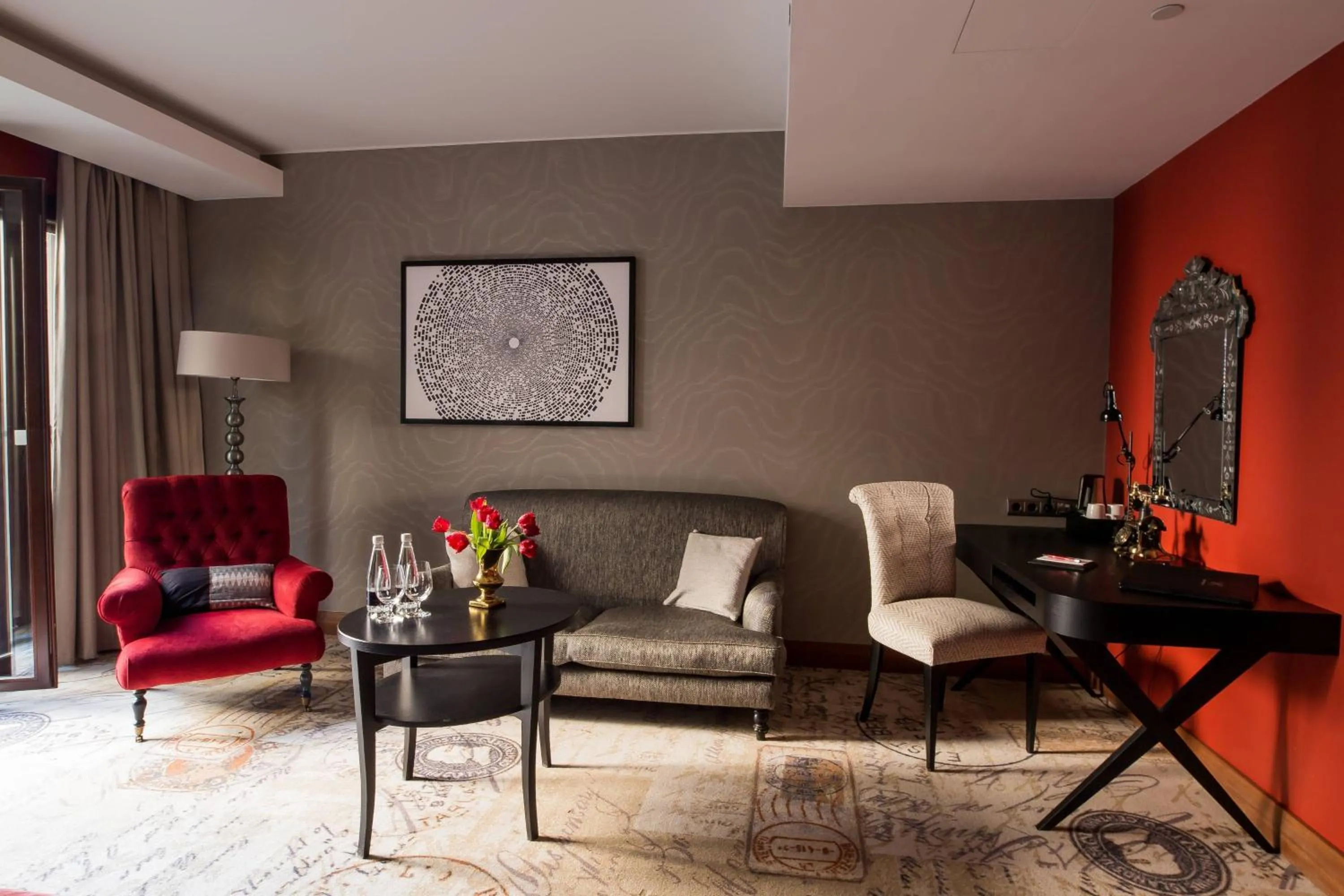 Living room in Hotel Telegraaf, Autograph Collection