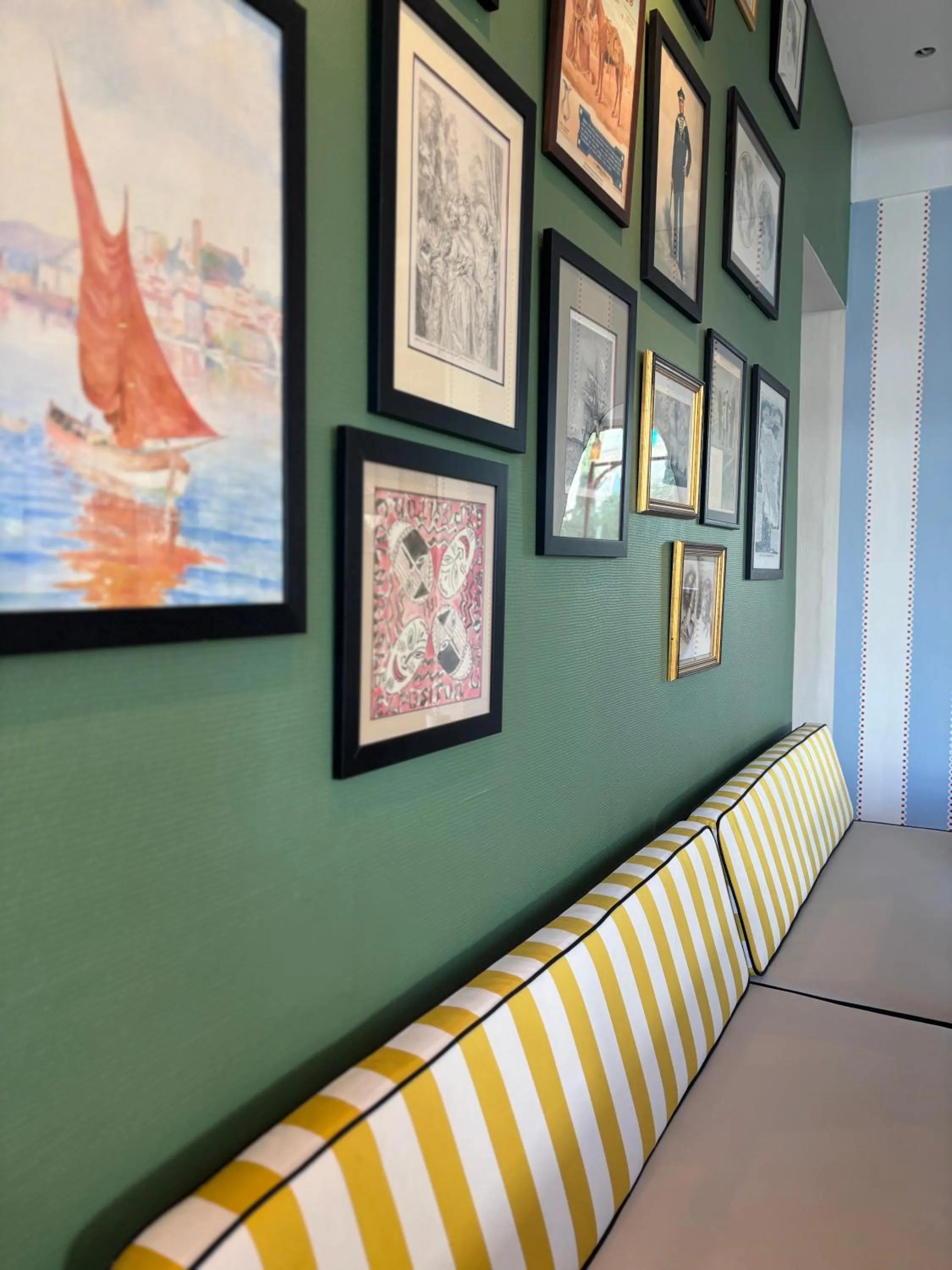 Breakfast in The Originals Boutique Hôtel La Villa Ouest & Spa