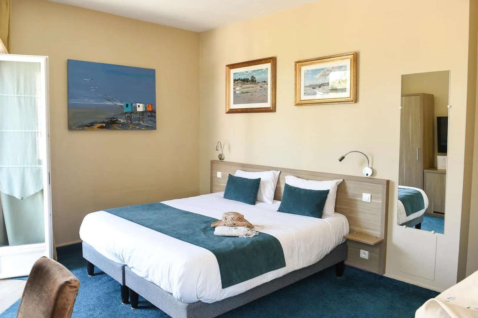 Bed in The Originals Boutique Hôtel La Villa Ouest & Spa